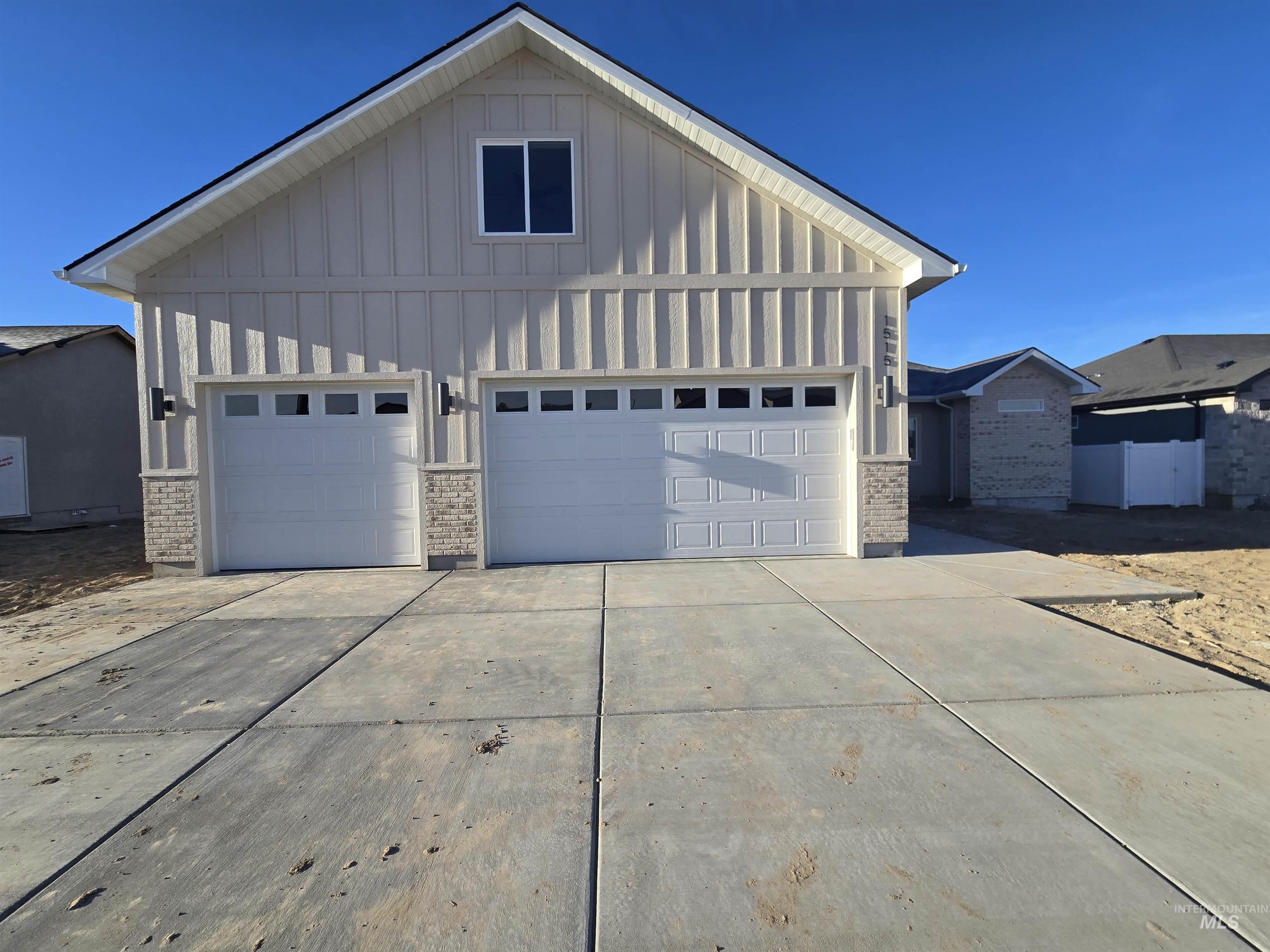 1515 Leslie Drive Property Photo 2