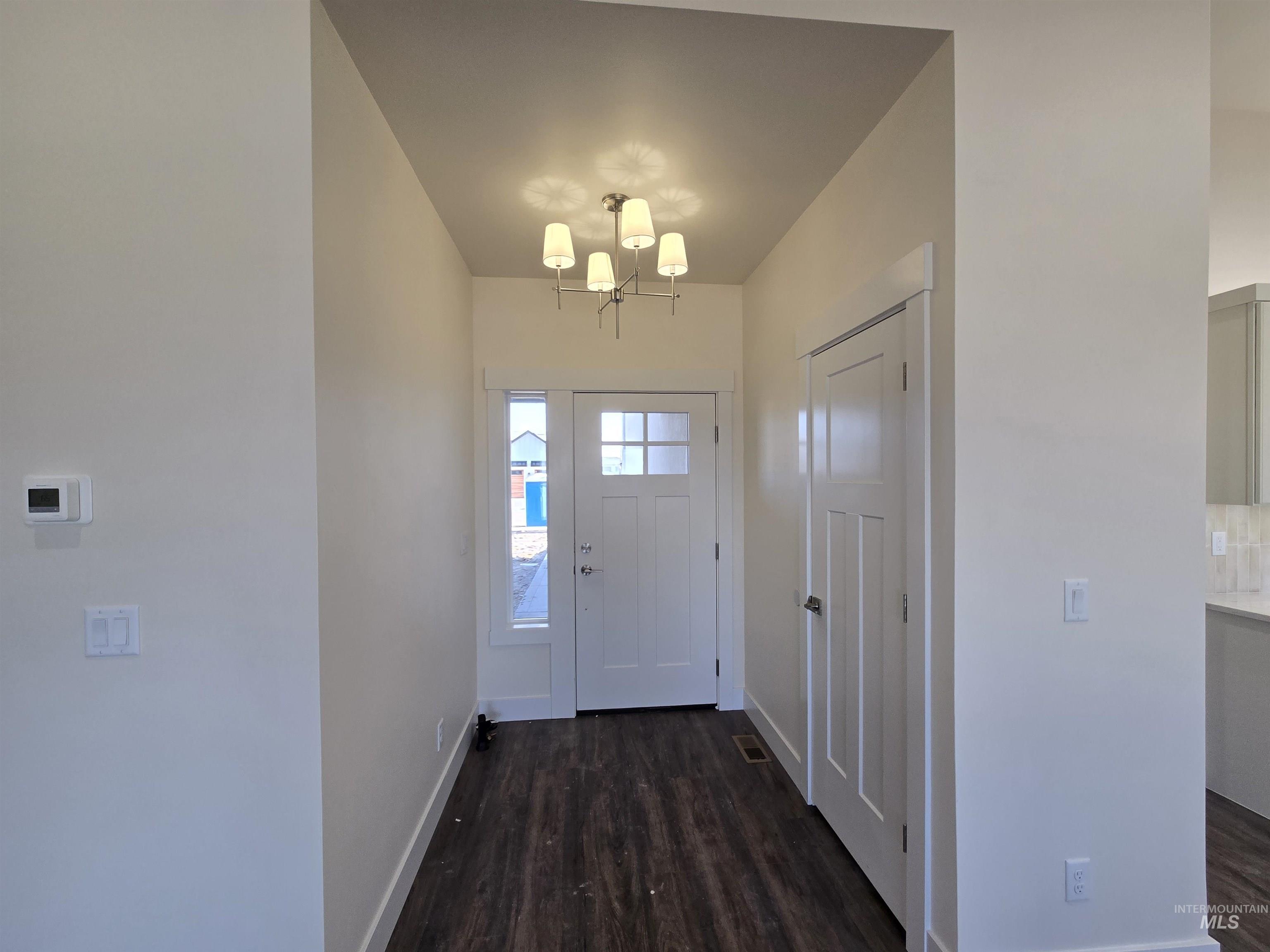 1515 Leslie Drive Property Photo 4
