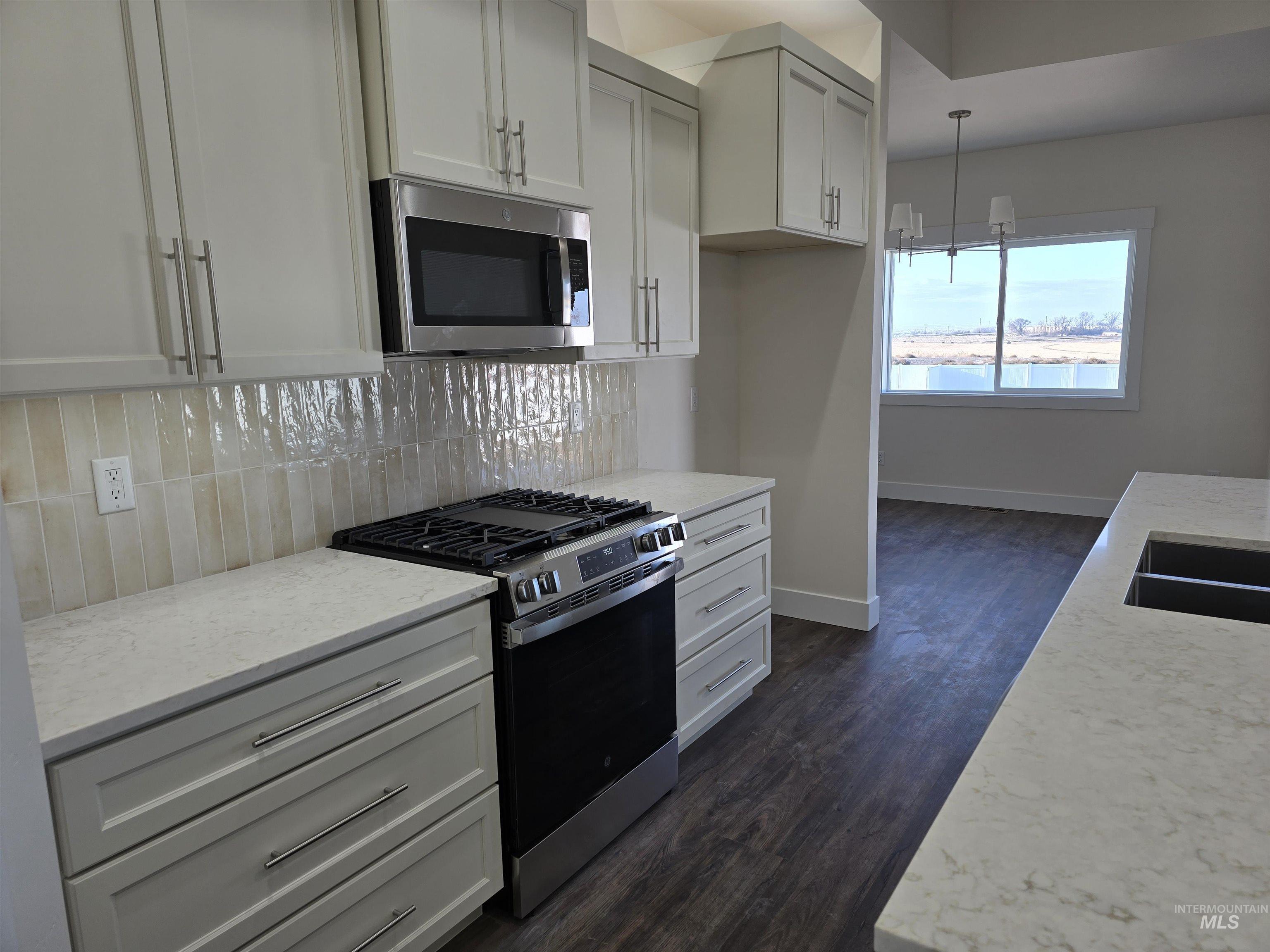 1515 Leslie Drive Property Photo 11