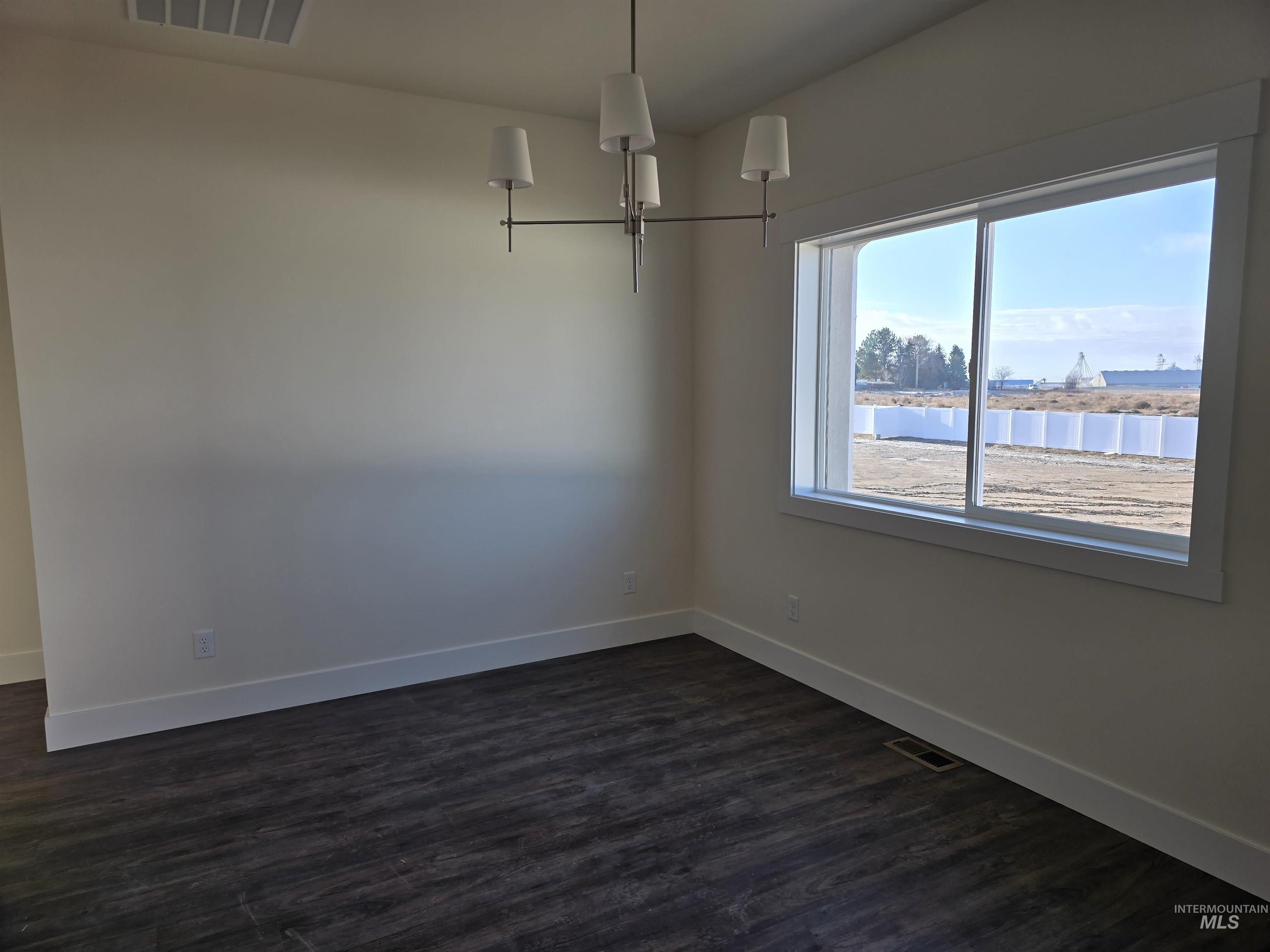 1515 Leslie Drive Property Photo 12