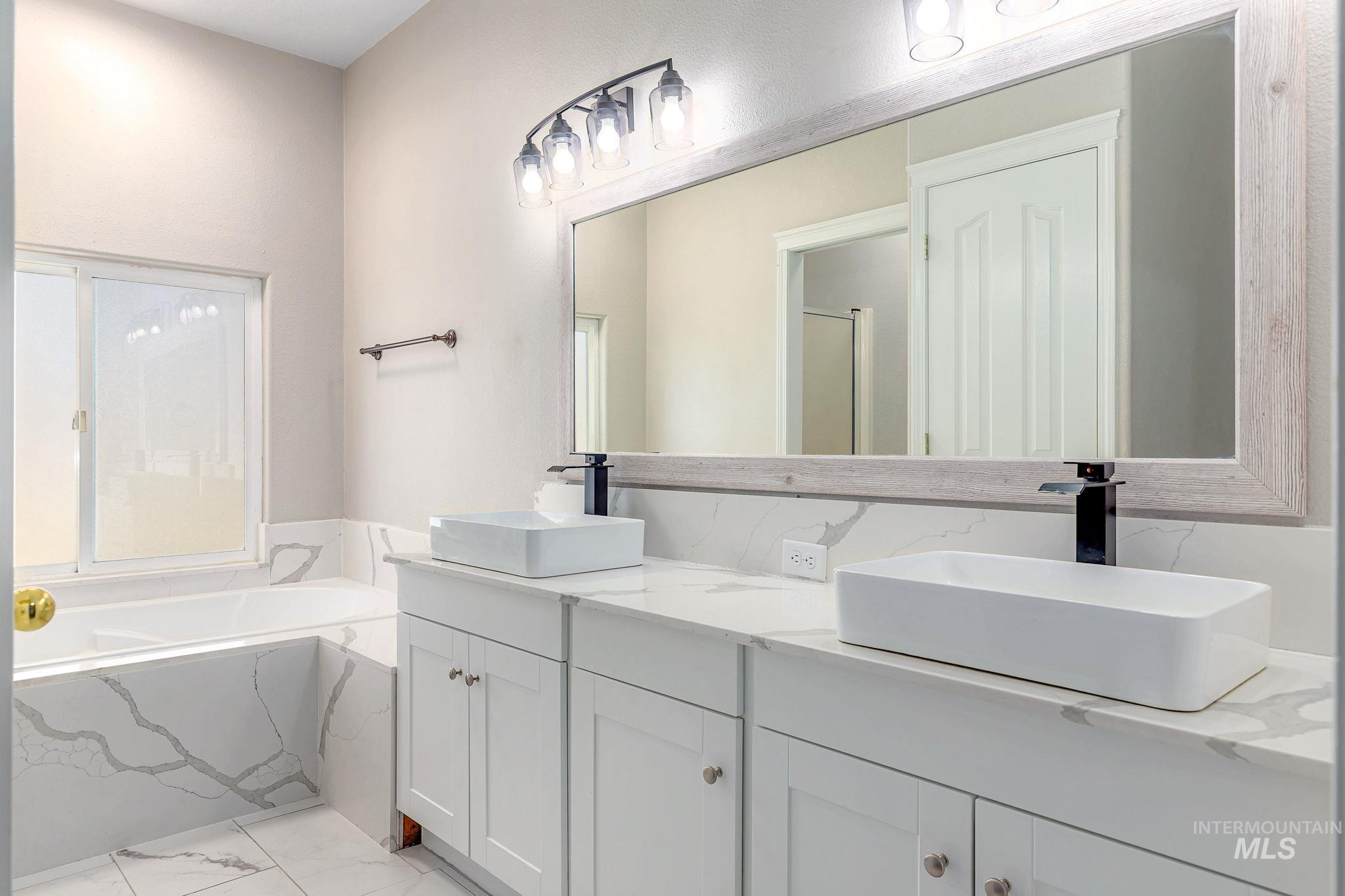 5776 N Lilybrook Way Property Photo 3