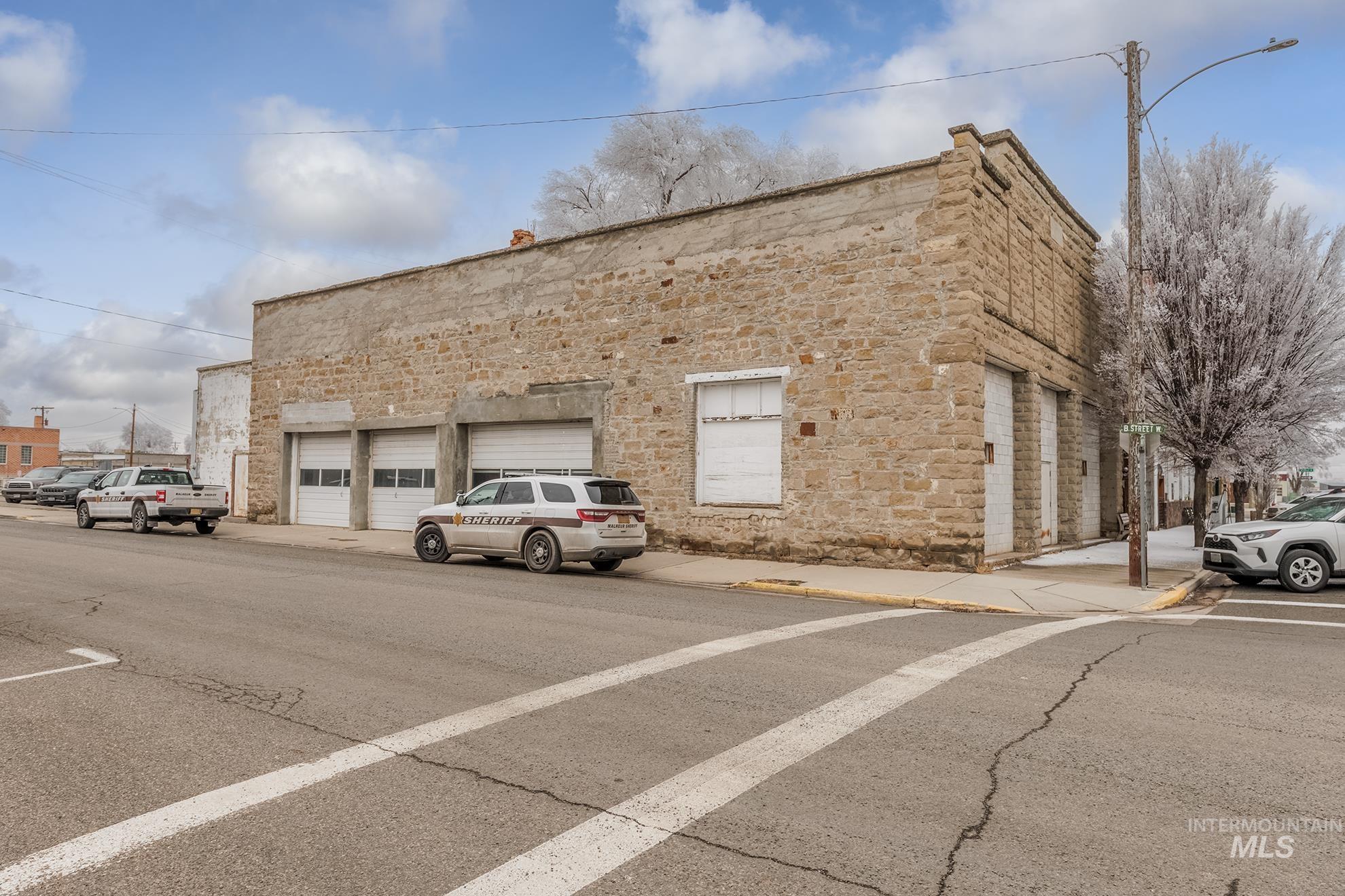 152 B St Property Photo 2
