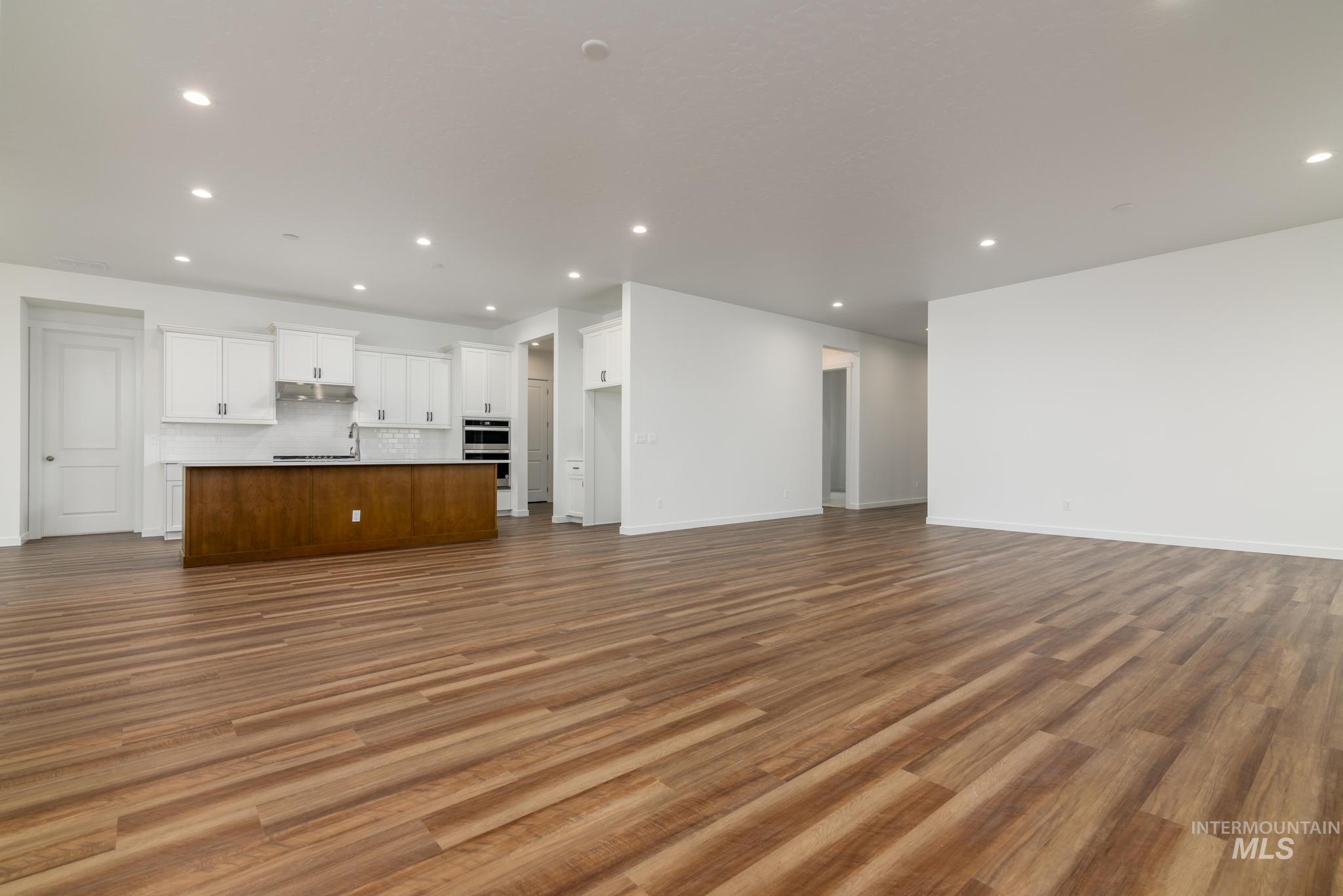 14695 Pewter Point St Property Photo 4