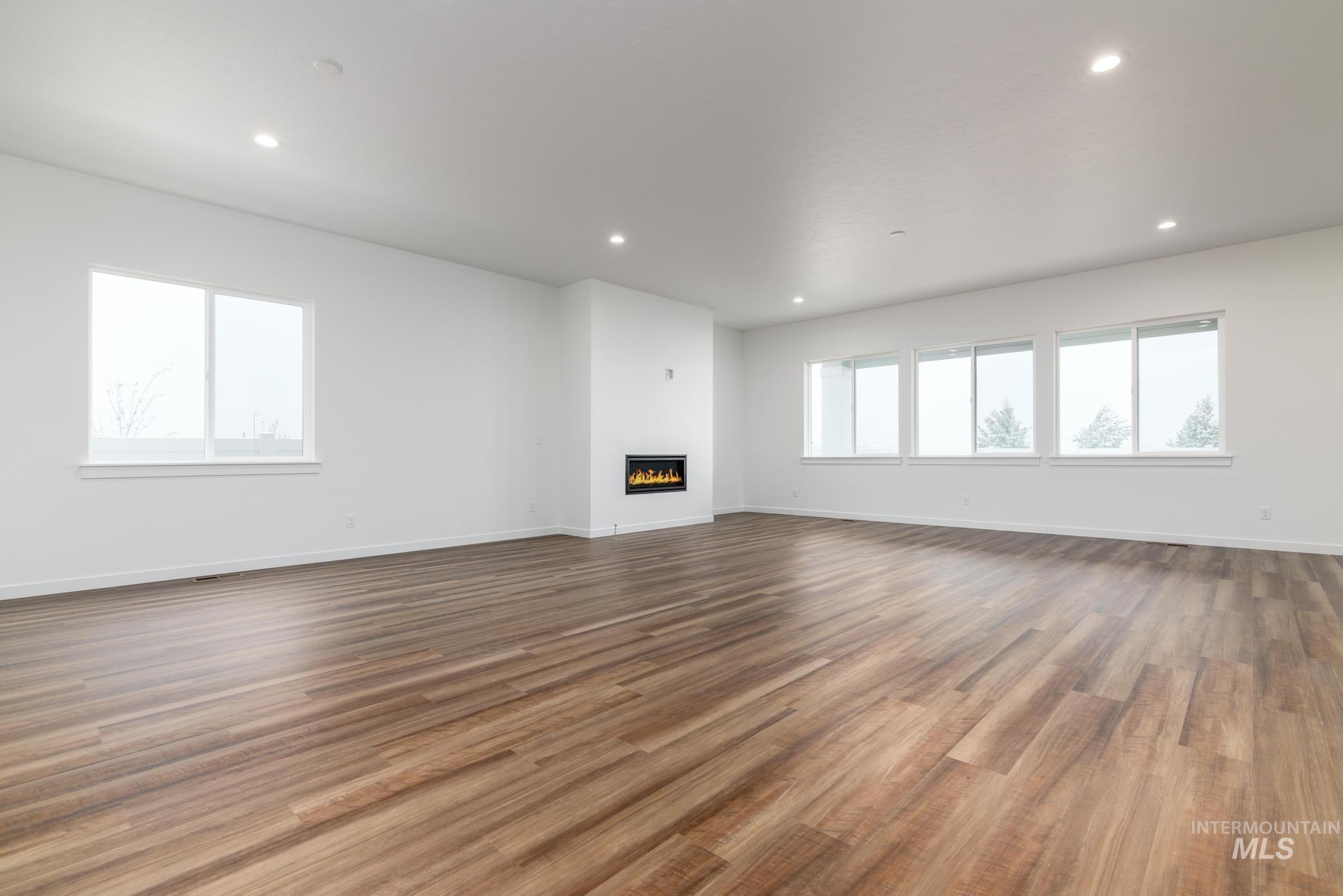 14695 Pewter Point St Property Photo 6