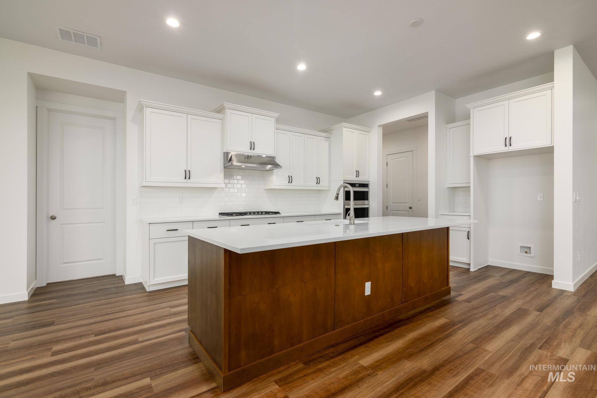 14695 Pewter Point St Property Photo 10