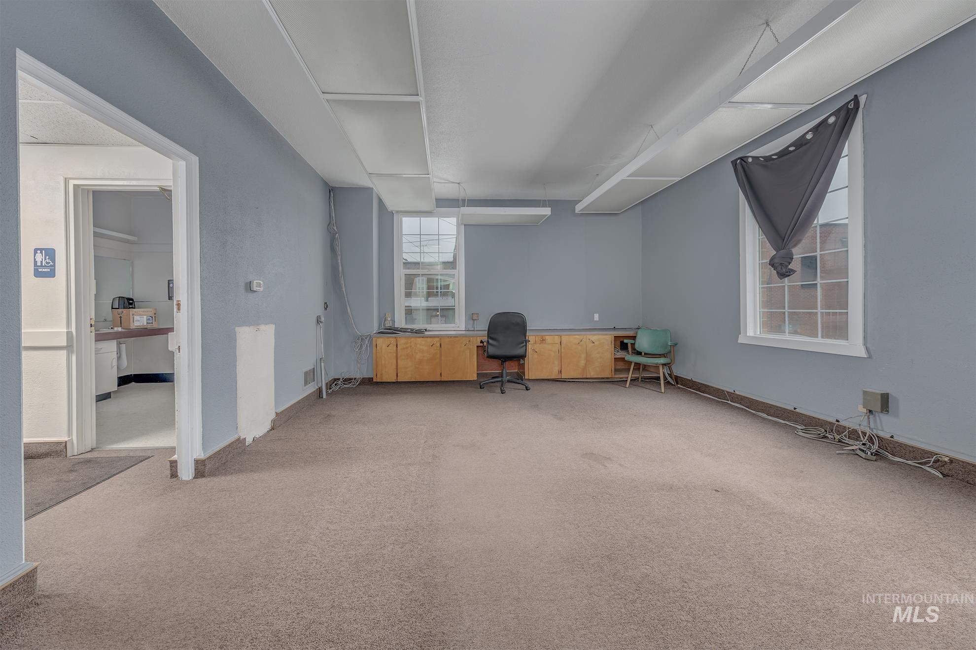 252 B St Property Photo 12