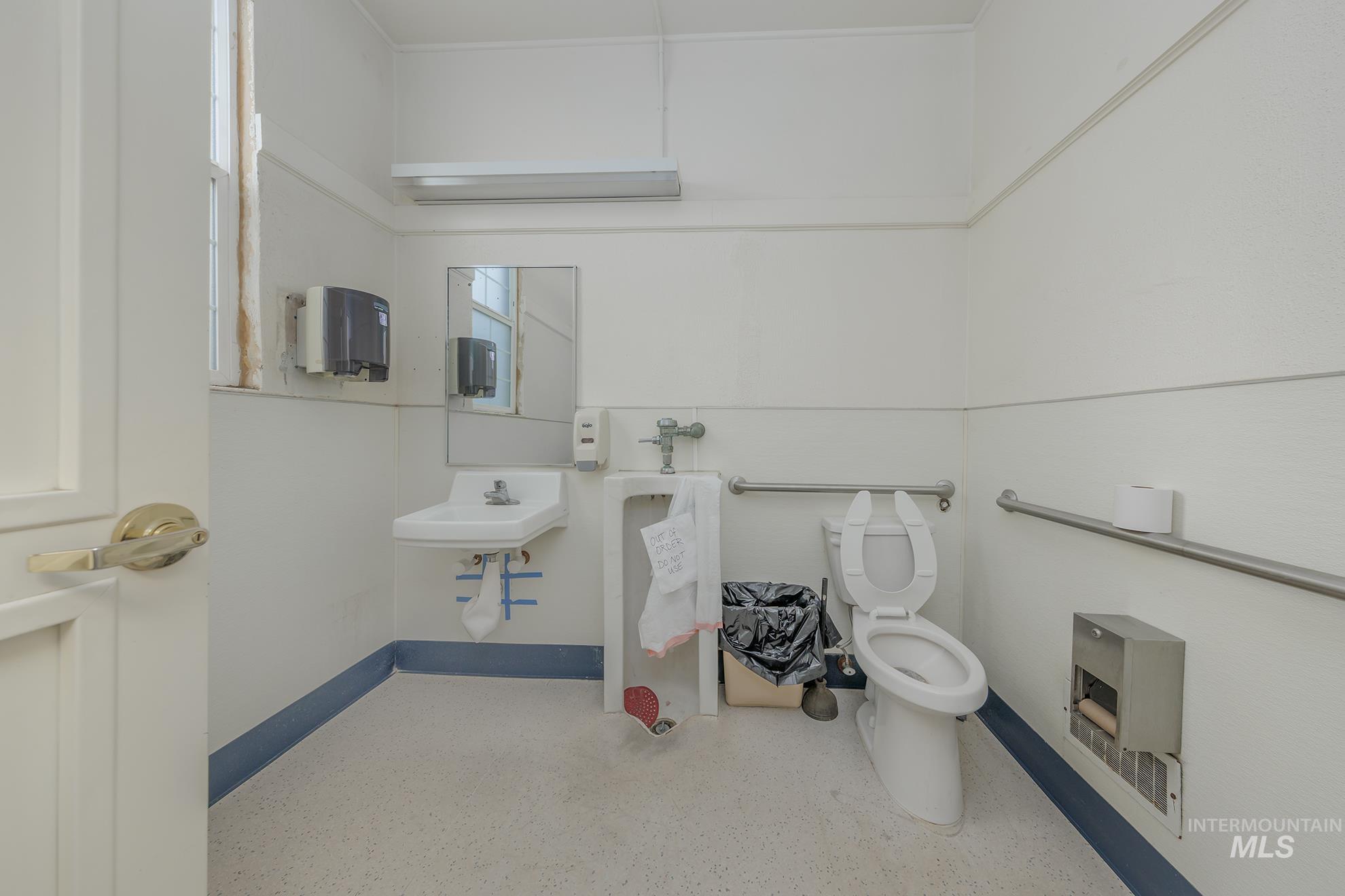 252 B St Property Photo 16
