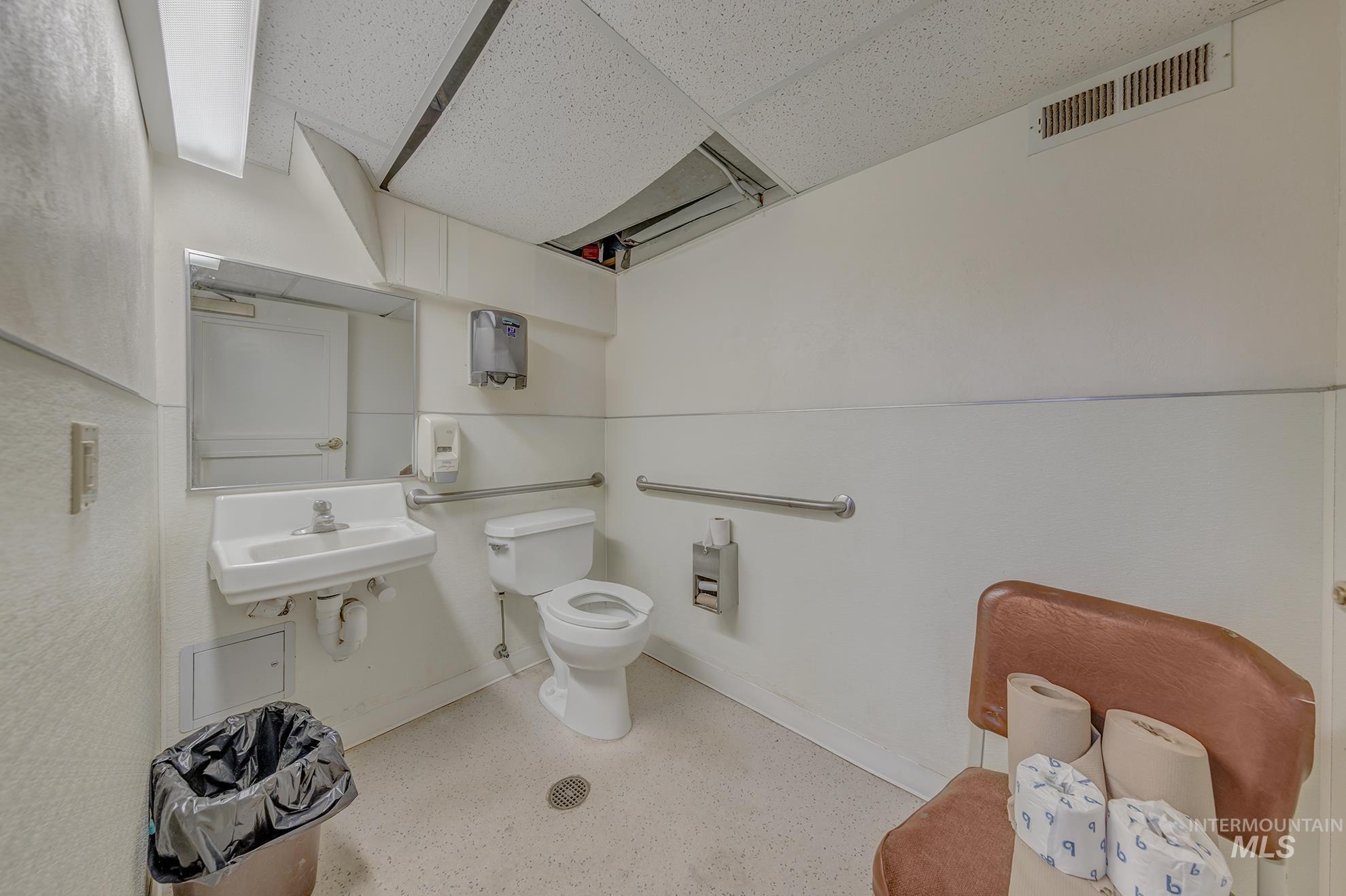 252 B St Property Photo 22