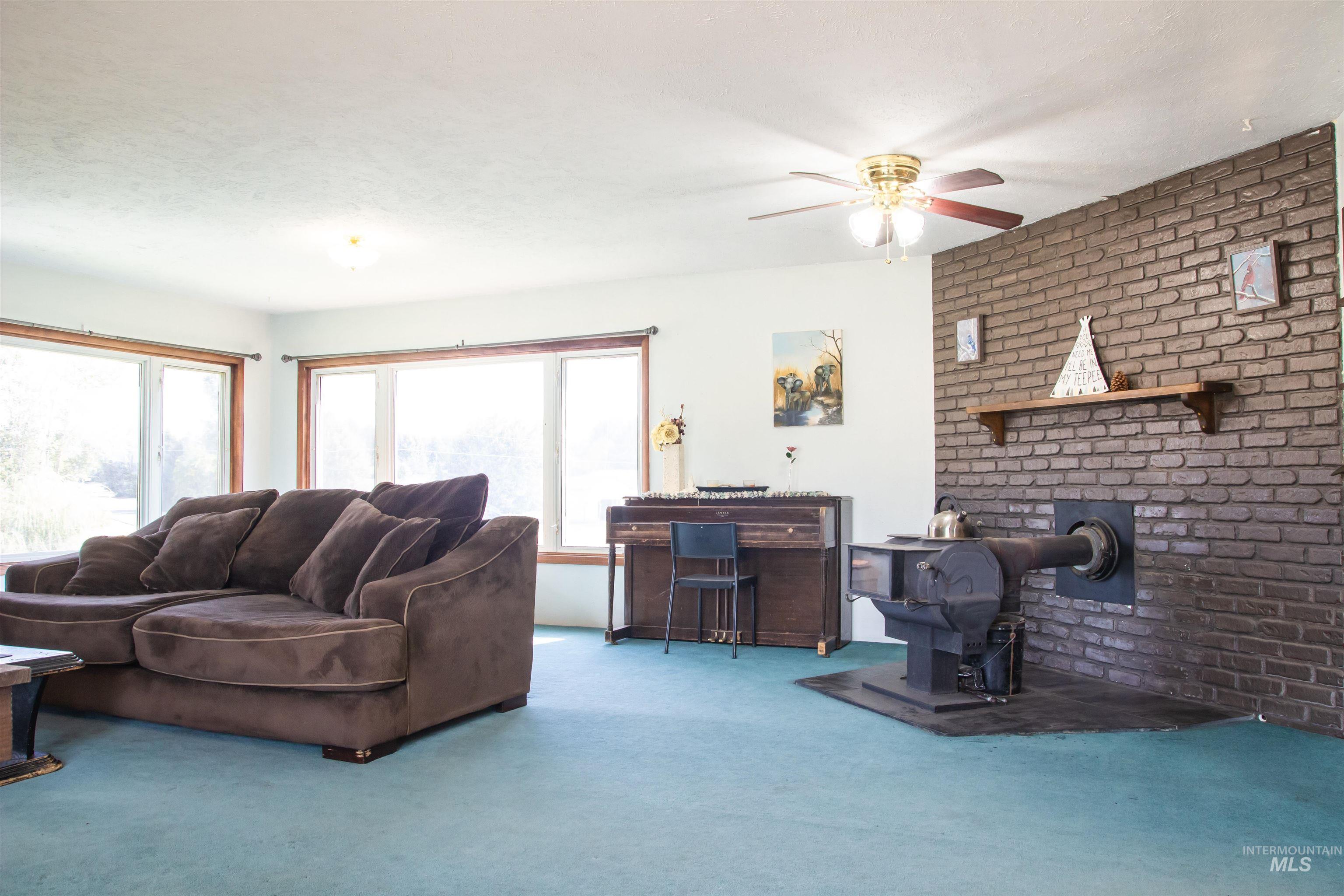 2121 Ua Ave Property Photo 5