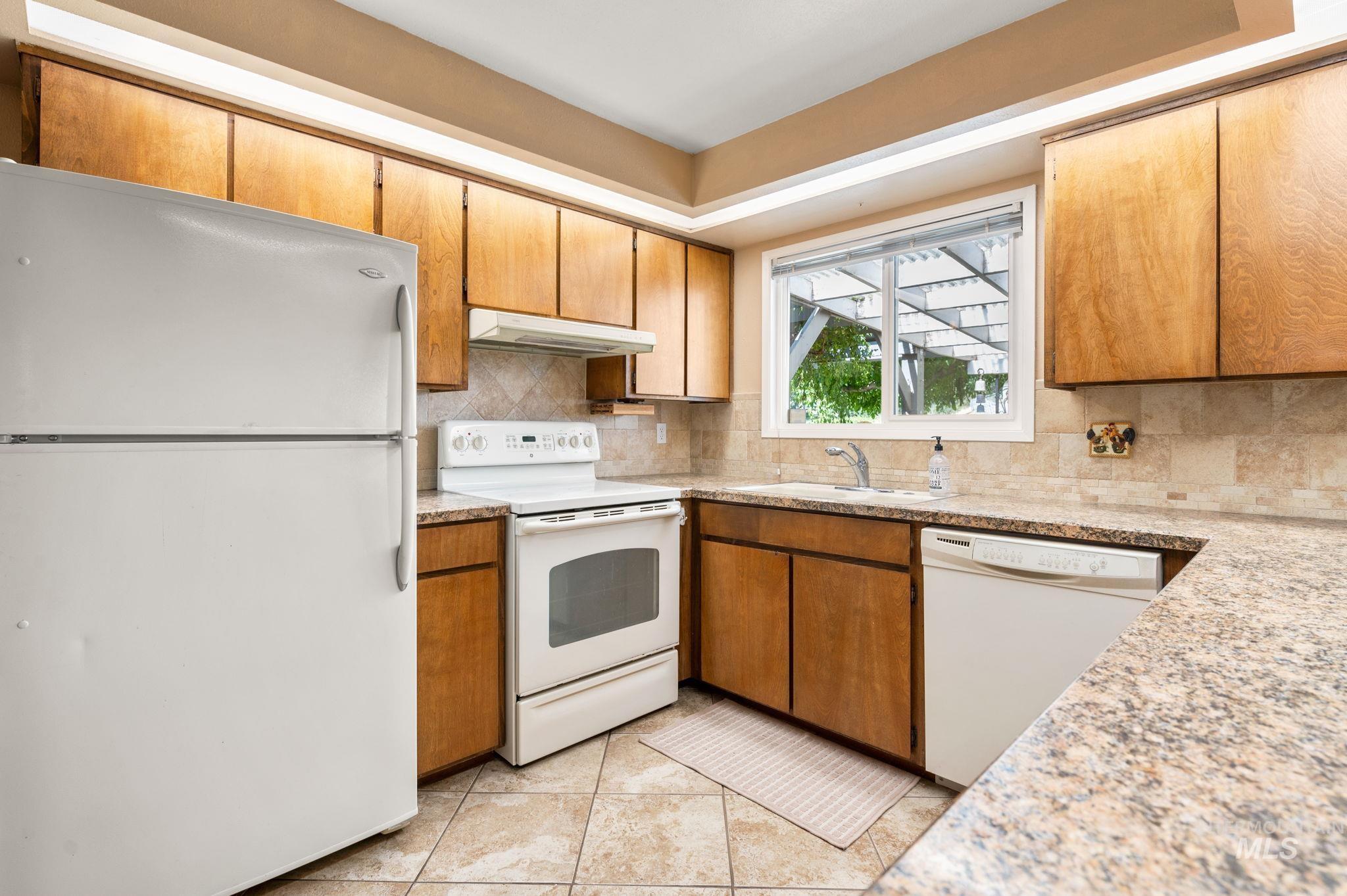 1792 Lambert Drive Property Photo 6