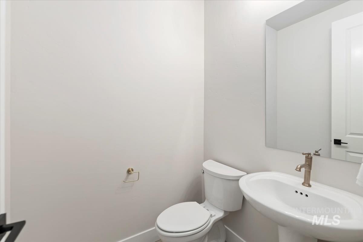 7129 S Zenith Ave Property Photo 25