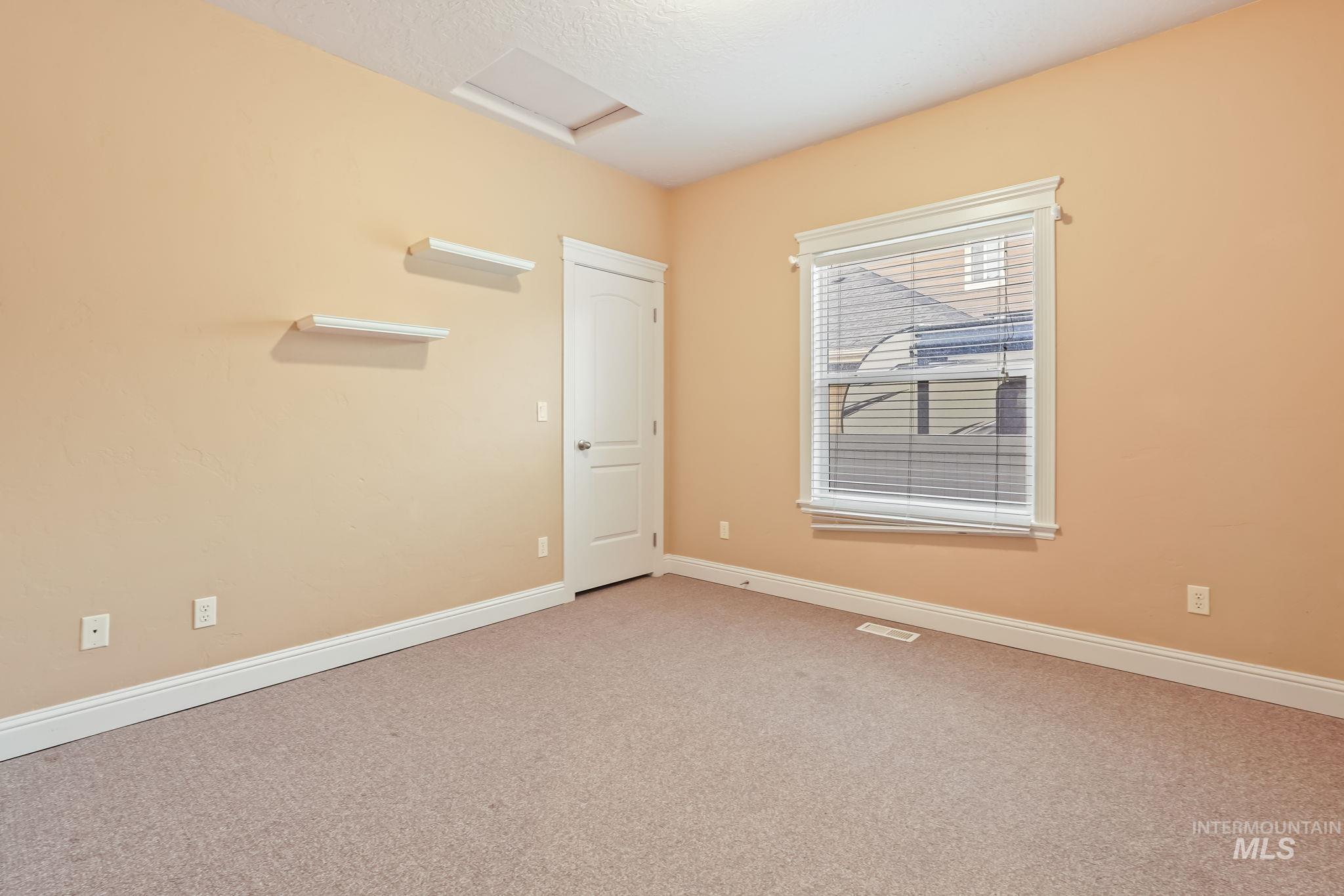 684 S Stibnite Ave Property Photo 23
