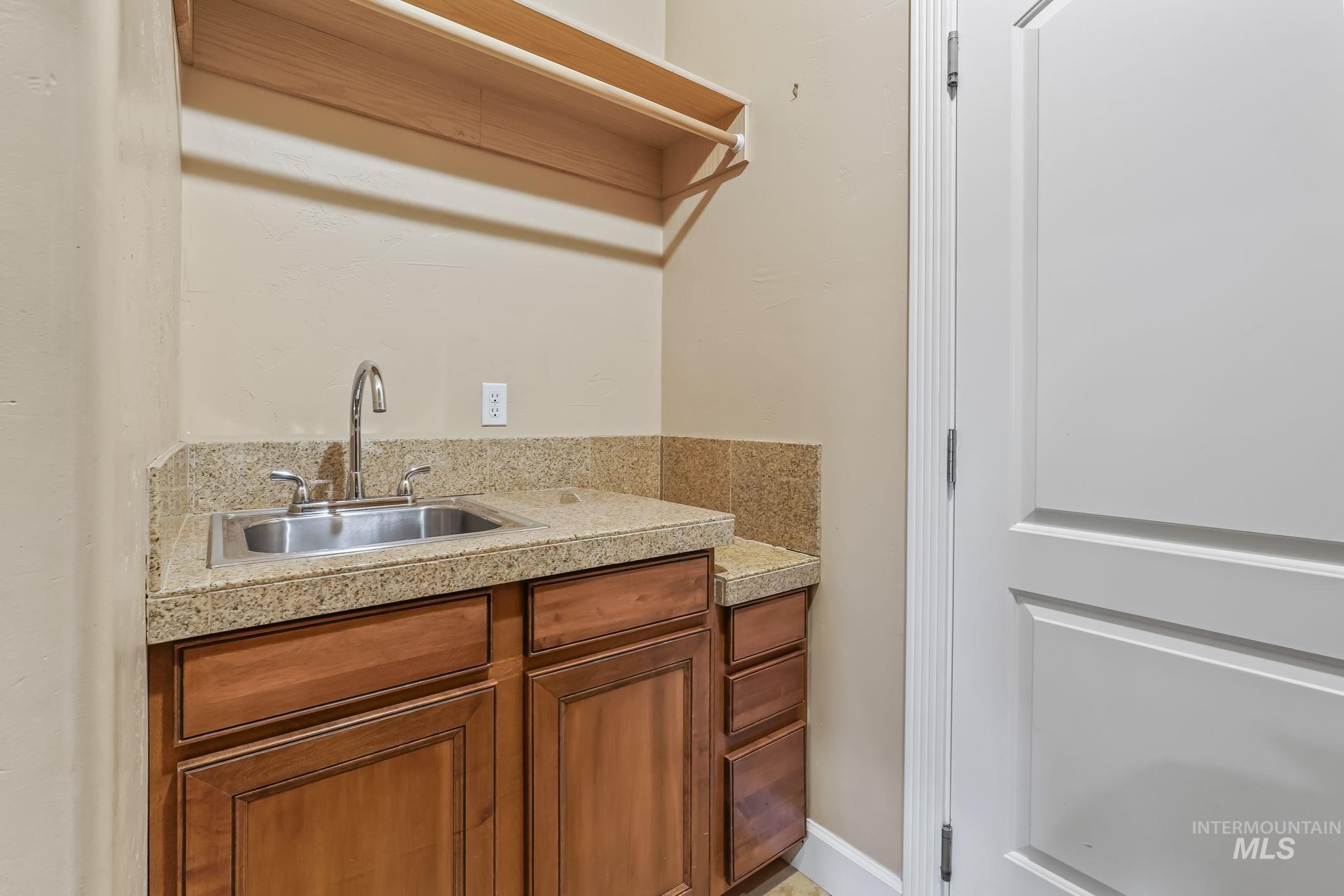 684 S Stibnite Ave Property Photo 35