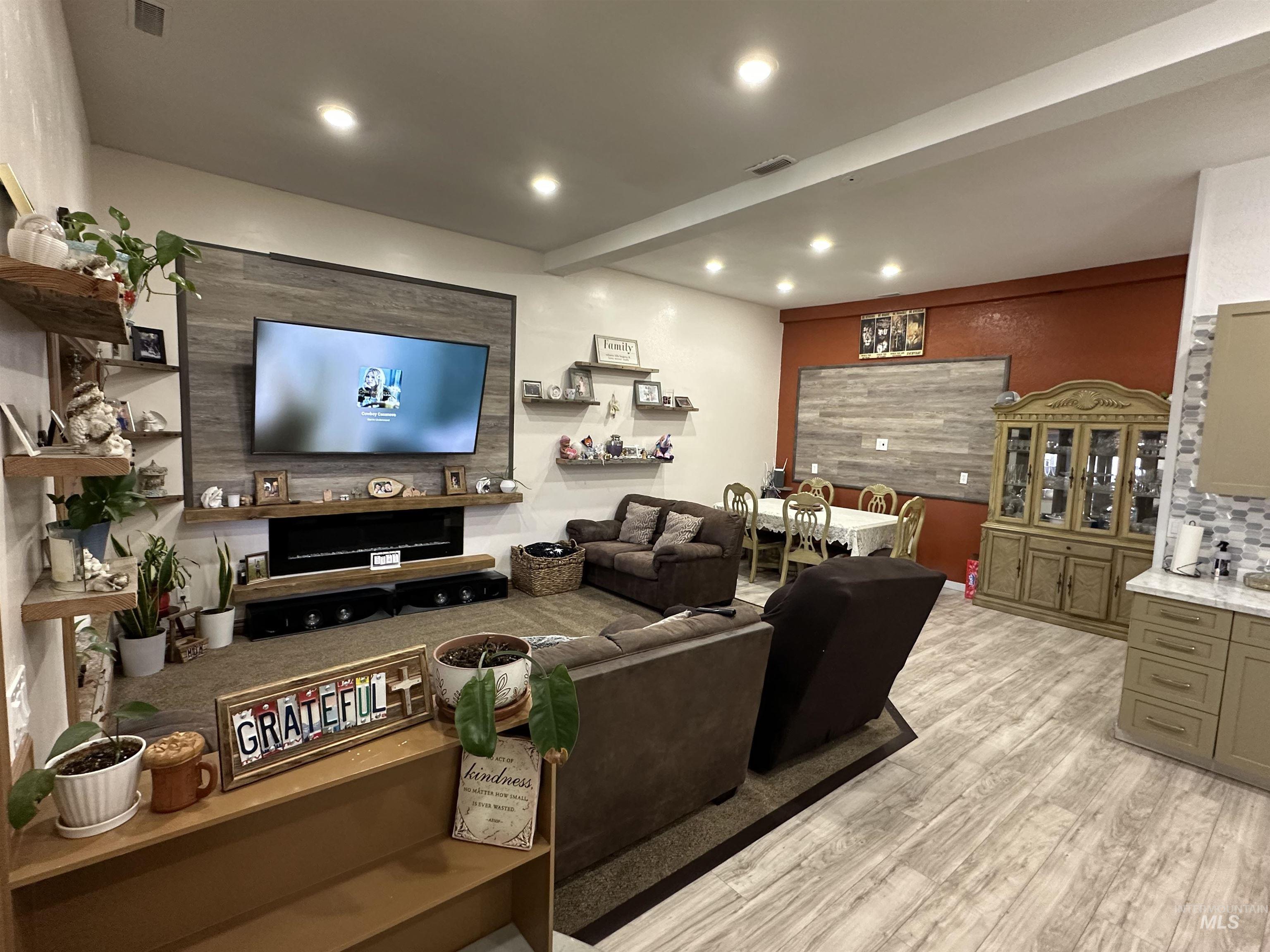 505 2nd Street Property Photo 4