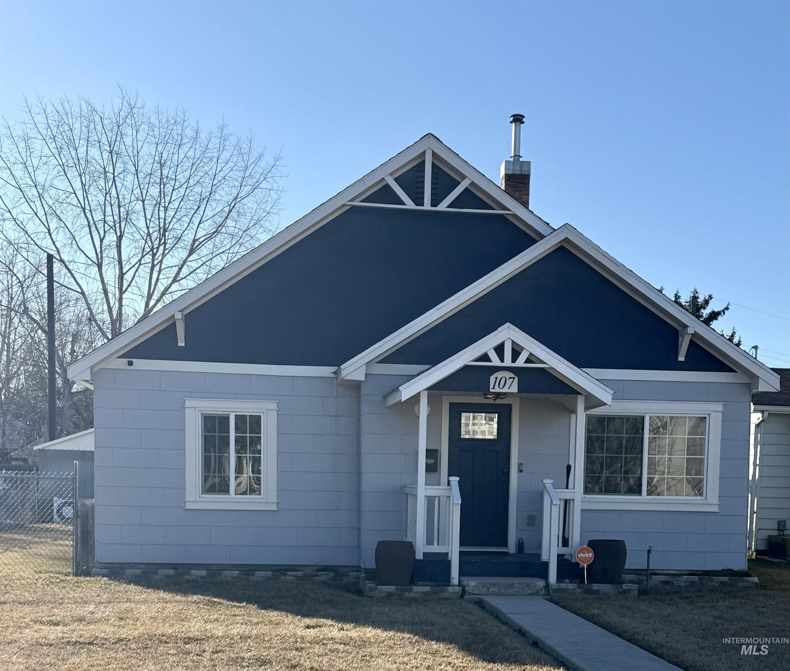 107 S Maple St Property Photo