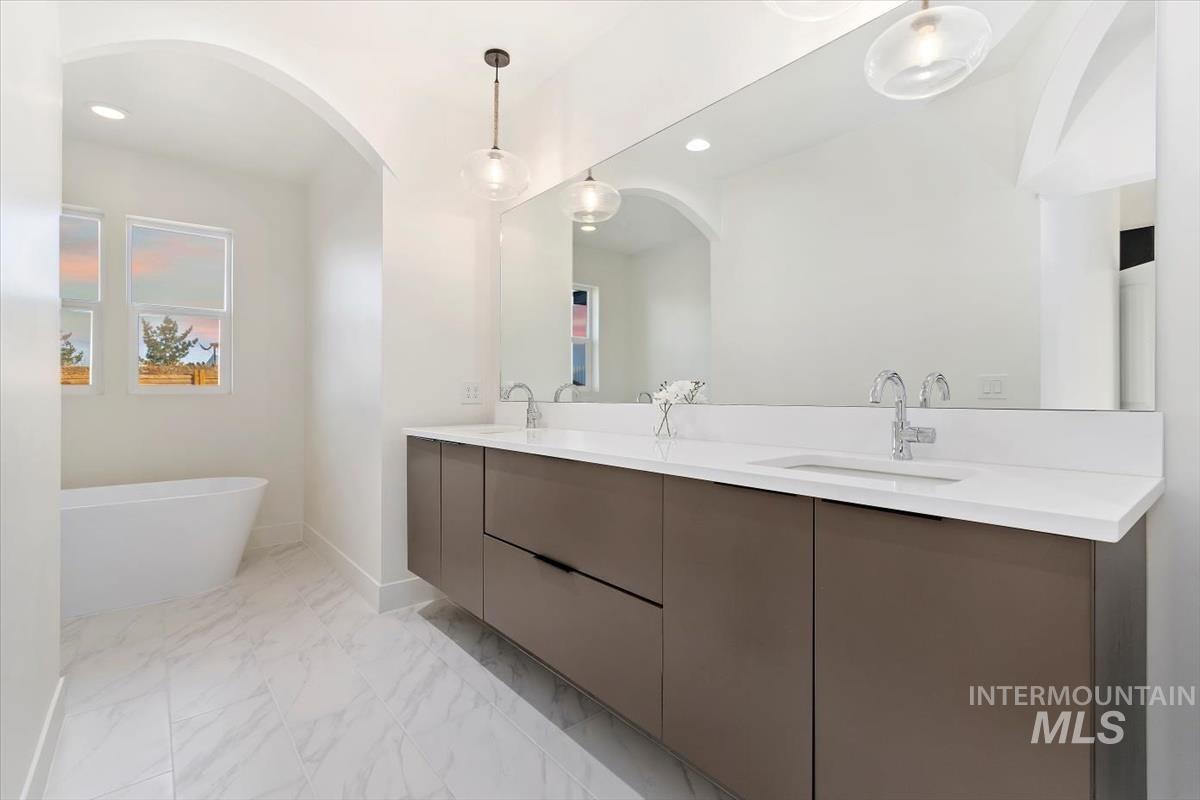 14087 Oasis Rd Property Photo 9