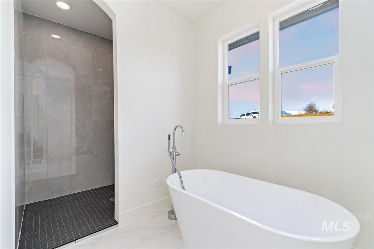 14087 Oasis Rd Property Photo 10