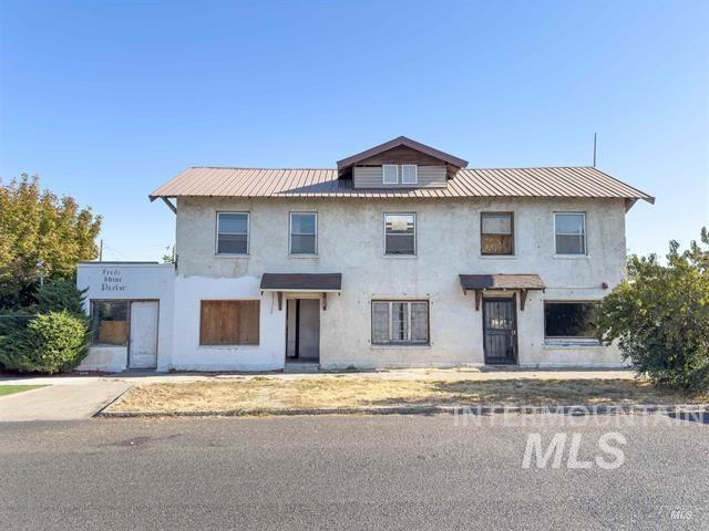 428 Main Ave N Property Photo 5