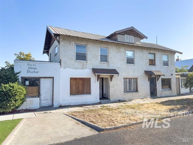 428 Main Ave N Property Photo 7
