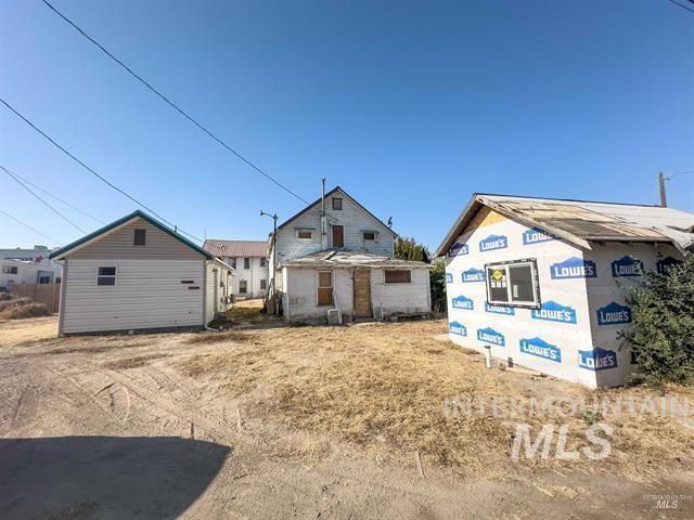 428 Main Ave N Property Photo 8