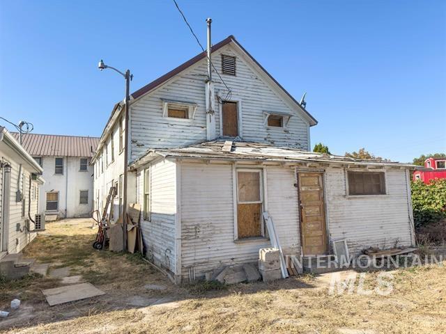 428 Main Ave N Property Photo 11