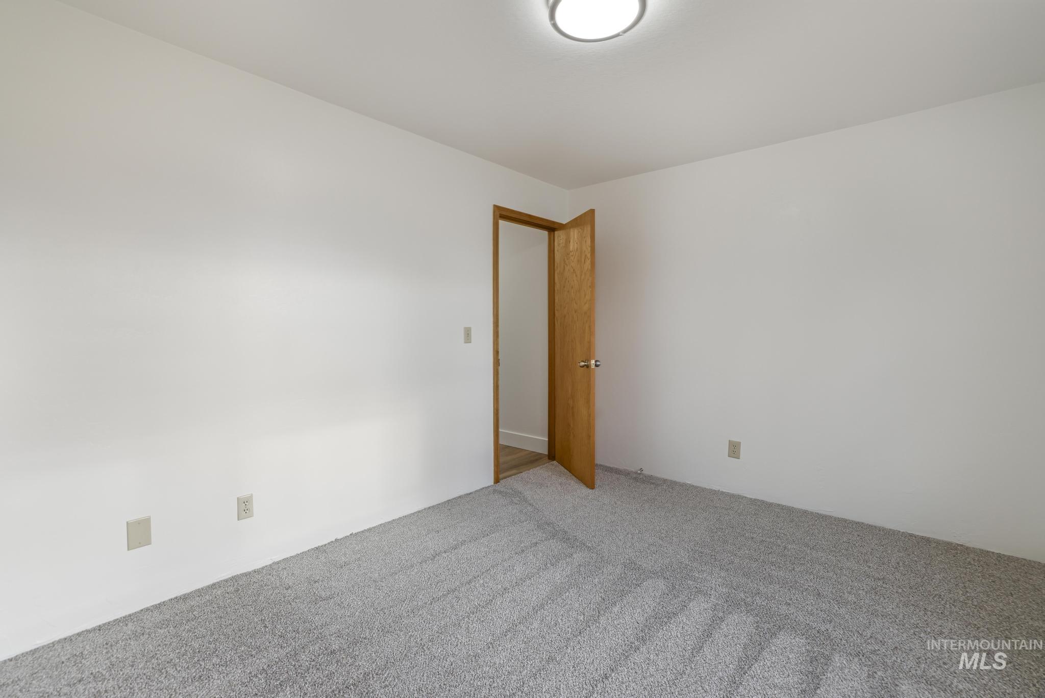 757 16th Ave E Property Photo 22