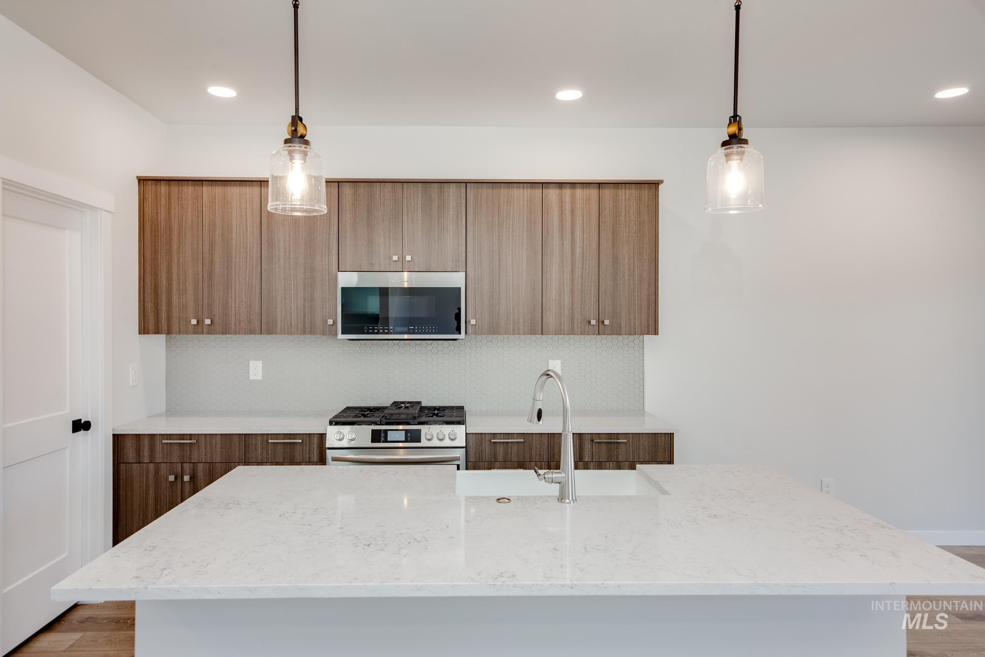 6987 S Cheyenne Ave Property Photo 4