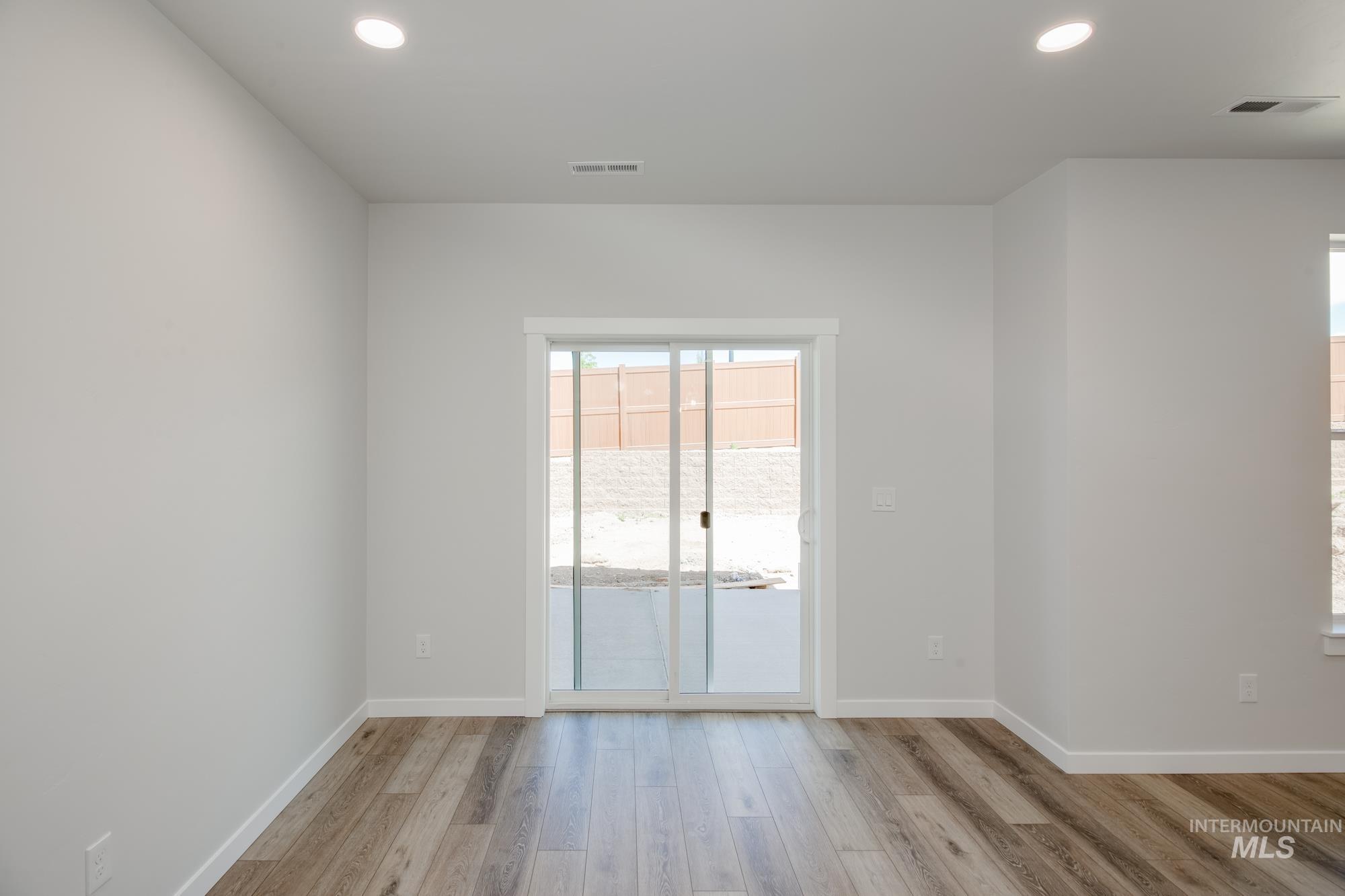 6987 S Cheyenne Ave Property Photo 8