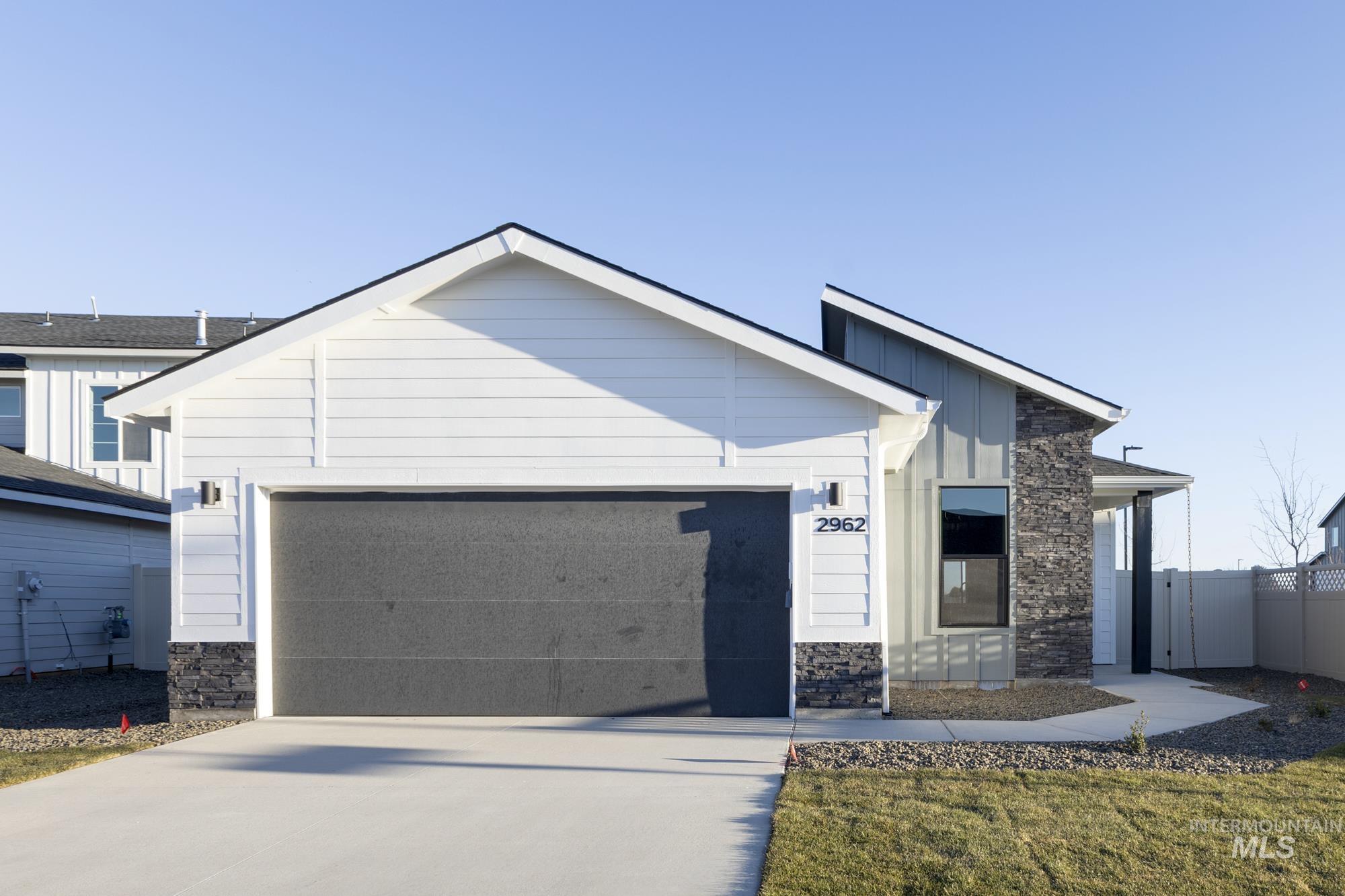 2962 N Eagle Meadow Ave Property Photo 1