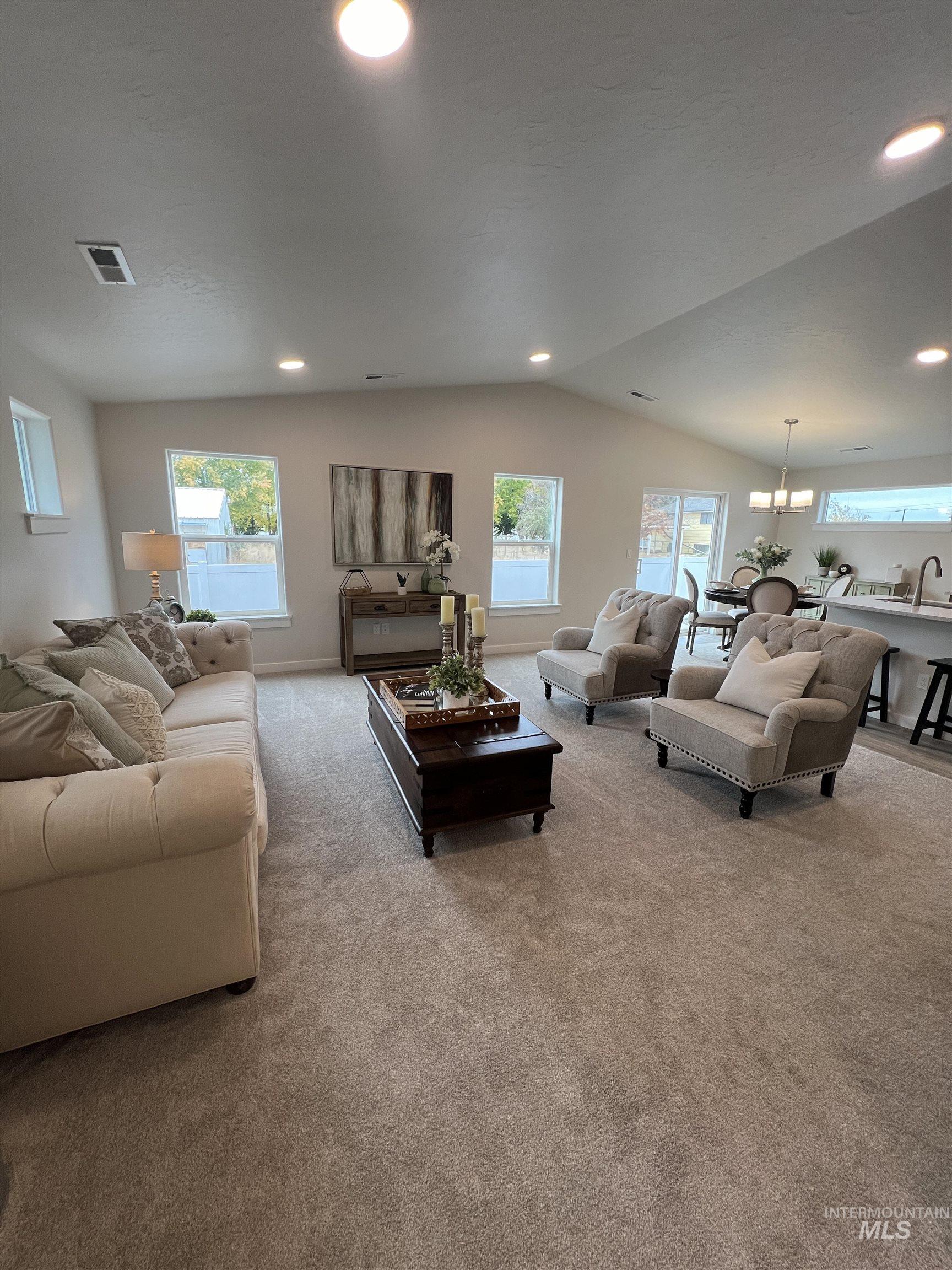 867 N Acer Loop Property Photo 2