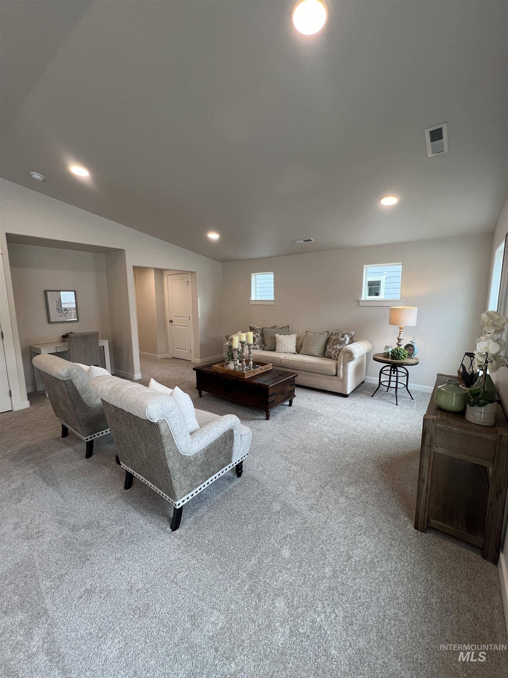 867 N Acer Loop Property Photo 3