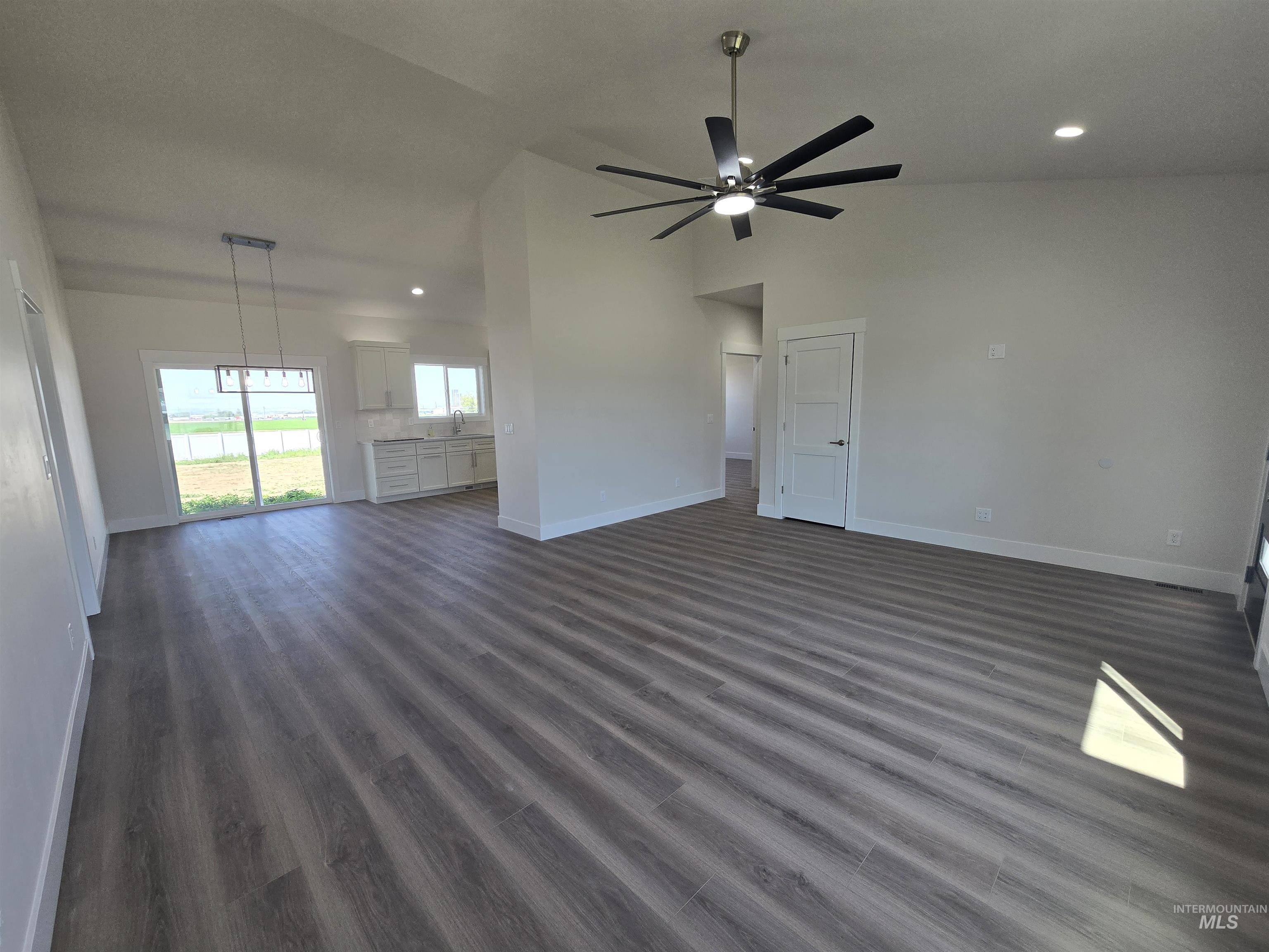 1519 Leslie Drive Property Photo 4