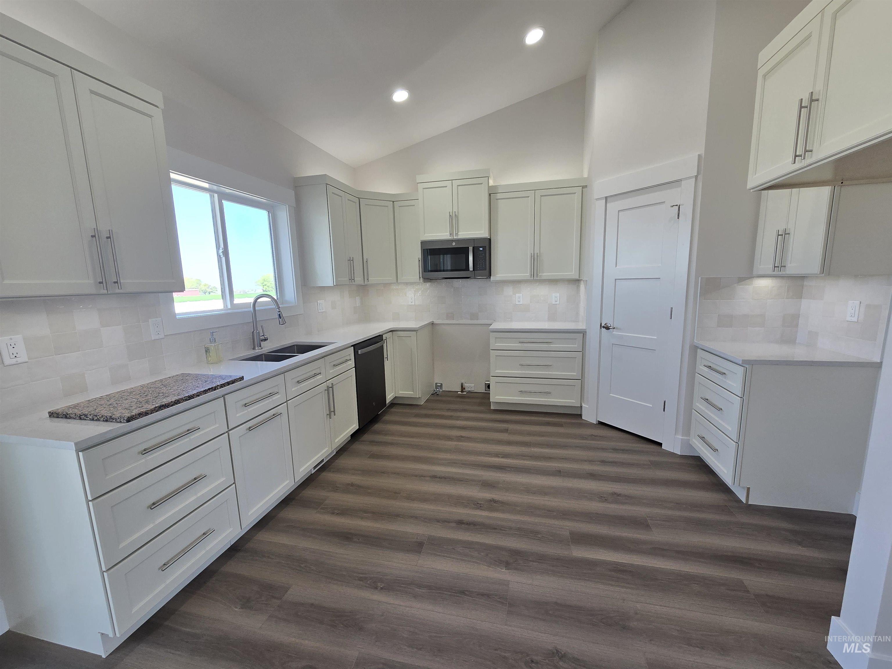 1519 Leslie Drive Property Photo 6