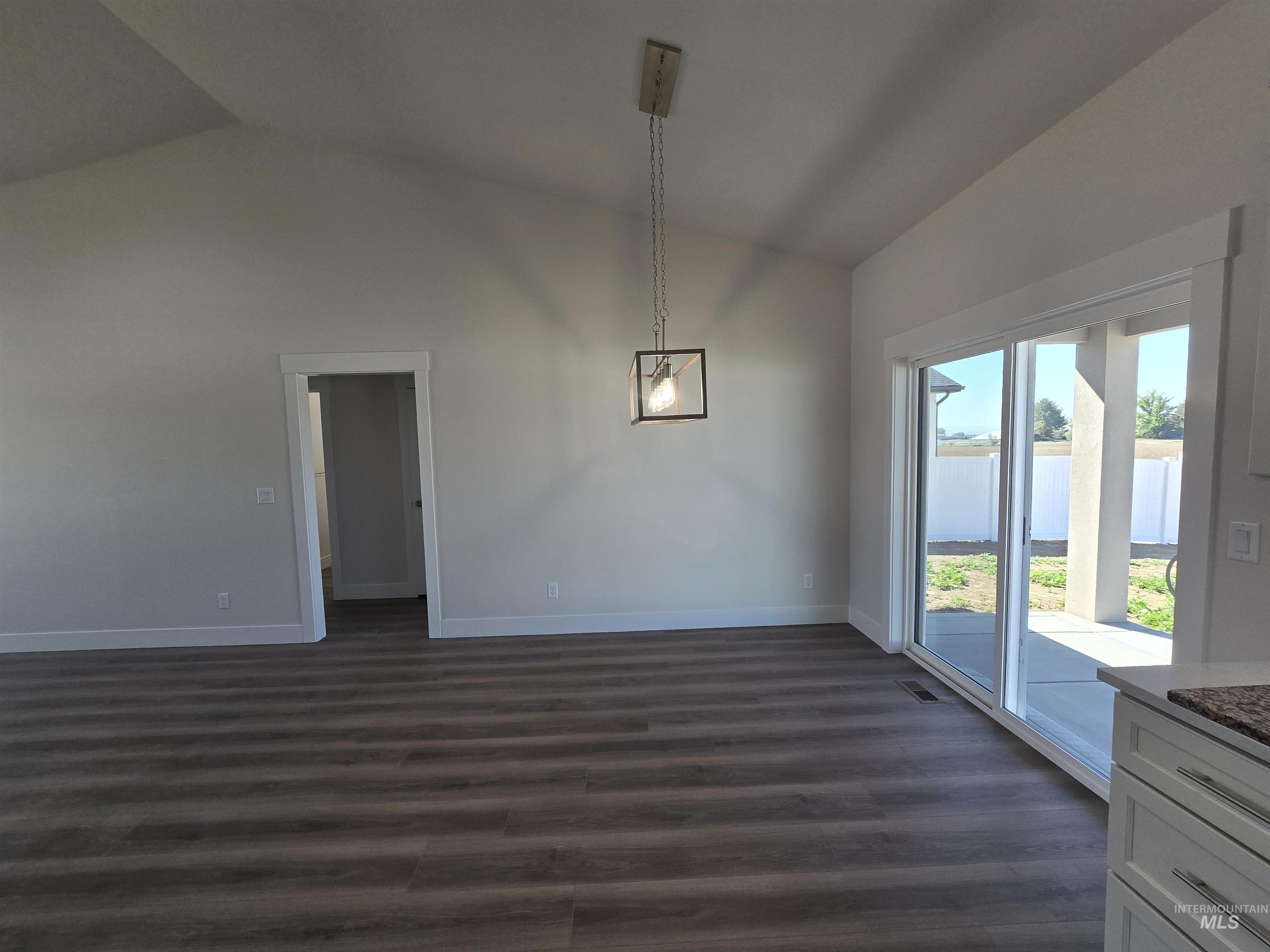 1519 Leslie Drive Property Photo 9