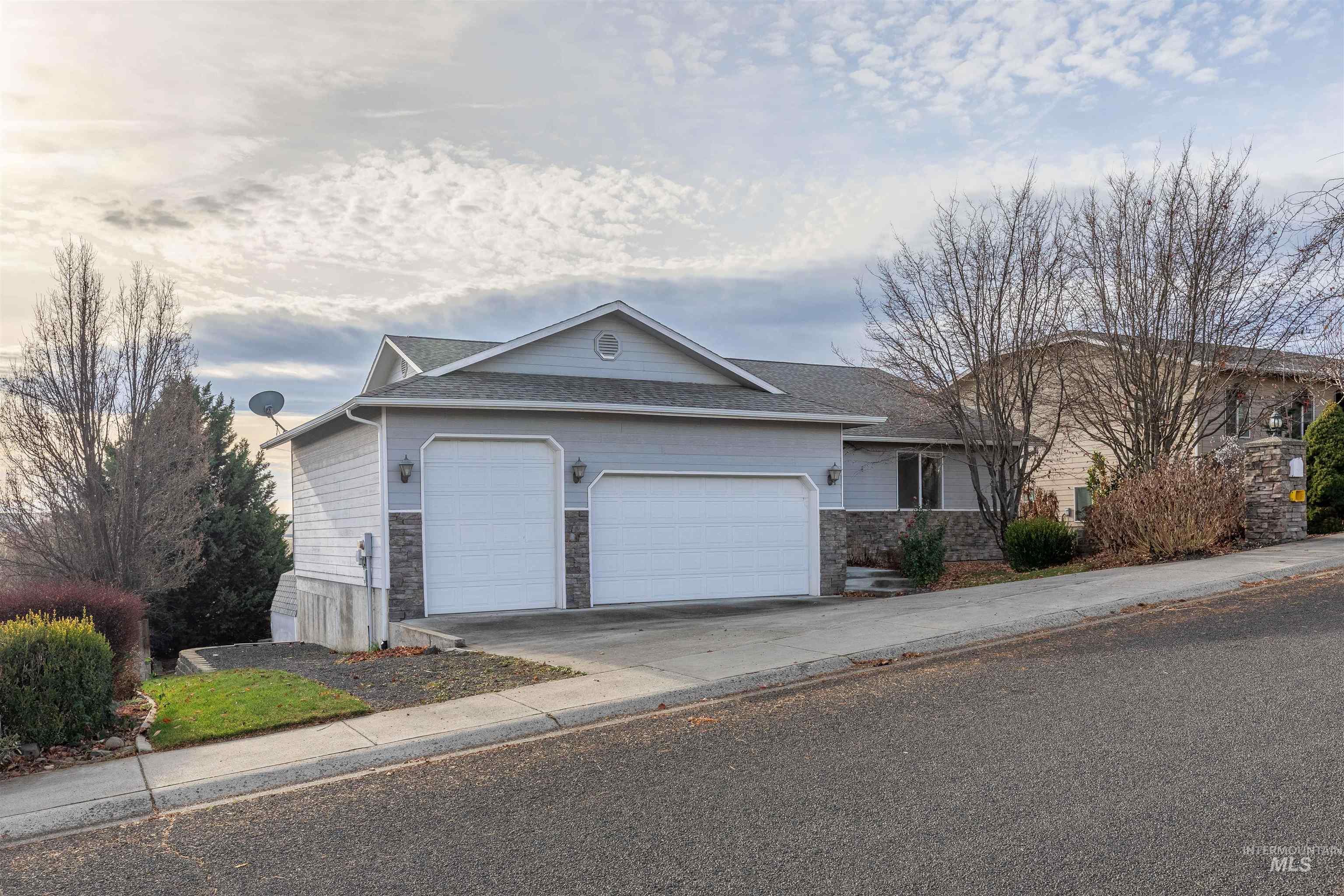 924 Grelle Ave Property Photo 1