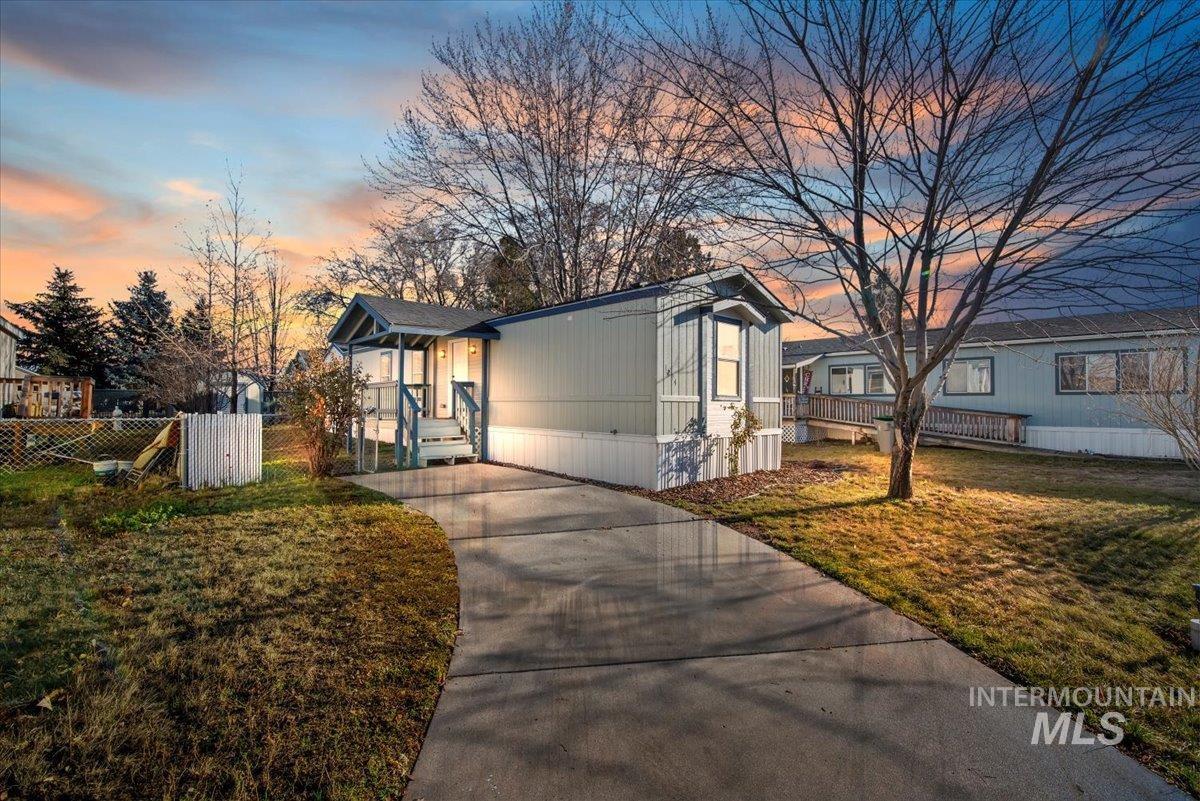 1224 N Meadowland Ln Property Photo 1
