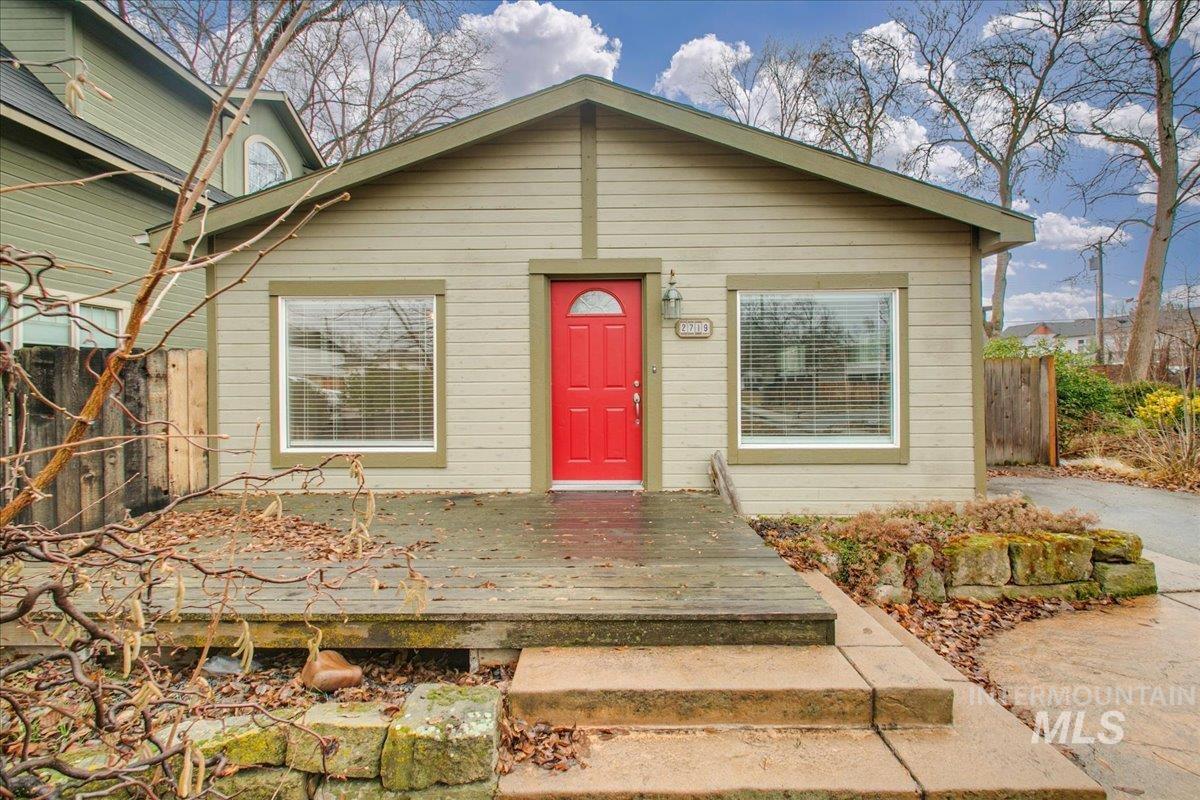 2719 W Woodlawn Property Photo 1