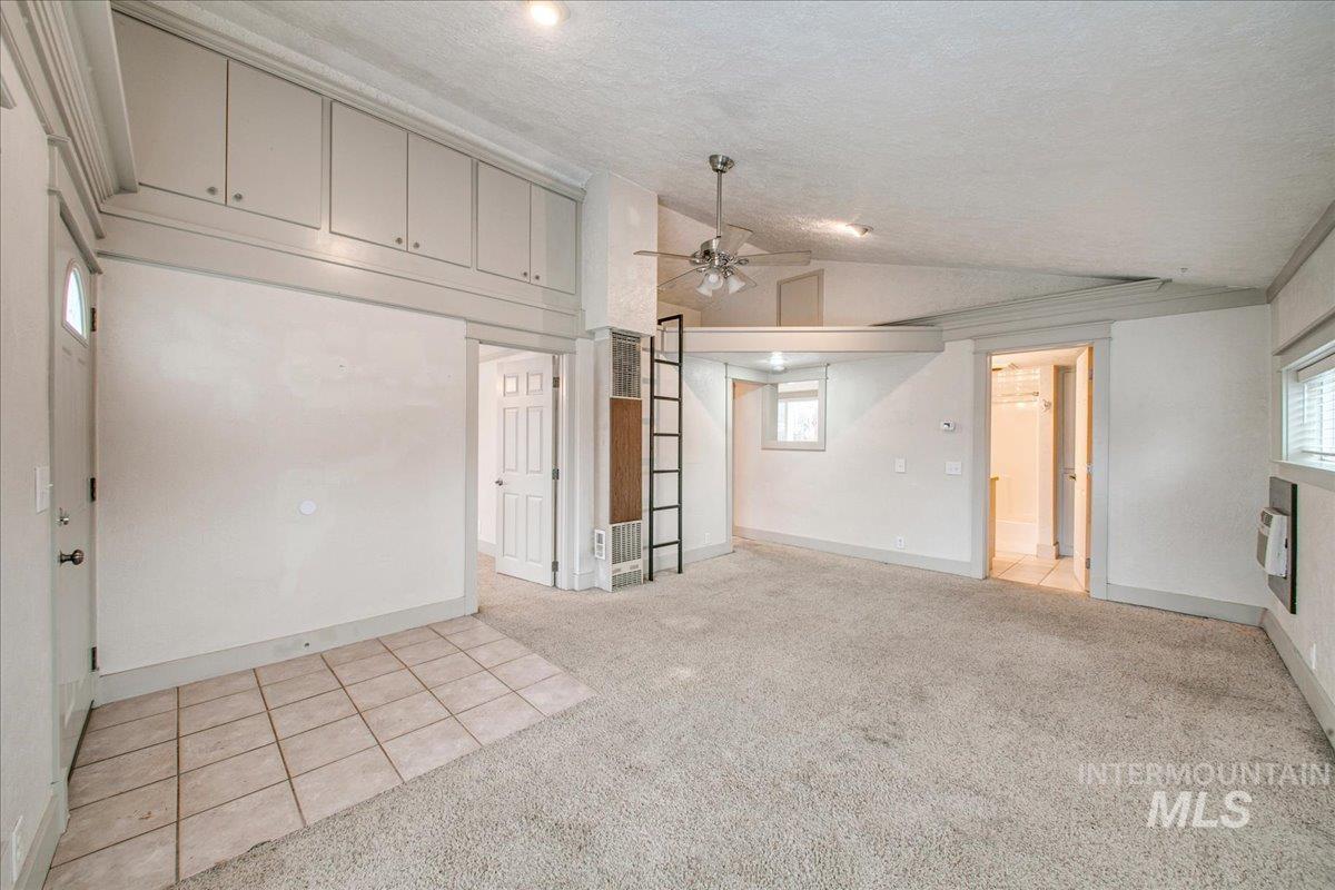 2719 W Woodlawn Property Photo 3