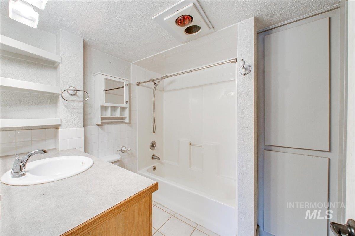 2719 W Woodlawn Property Photo 6