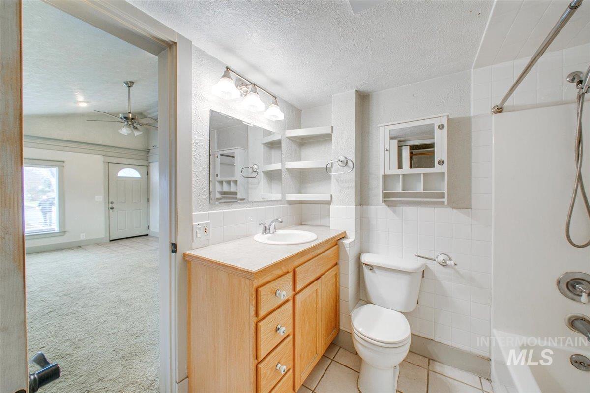 2719 W Woodlawn Property Photo 7