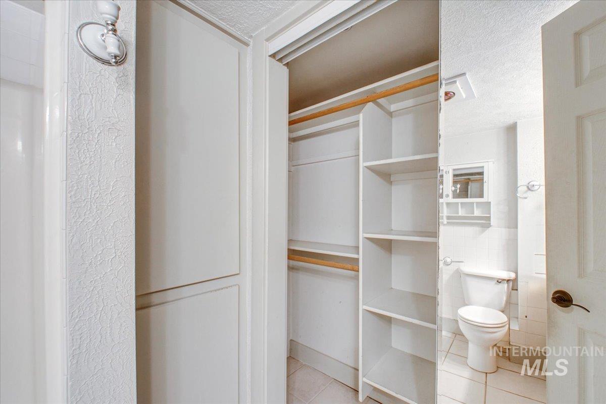 2719 W Woodlawn Property Photo 8