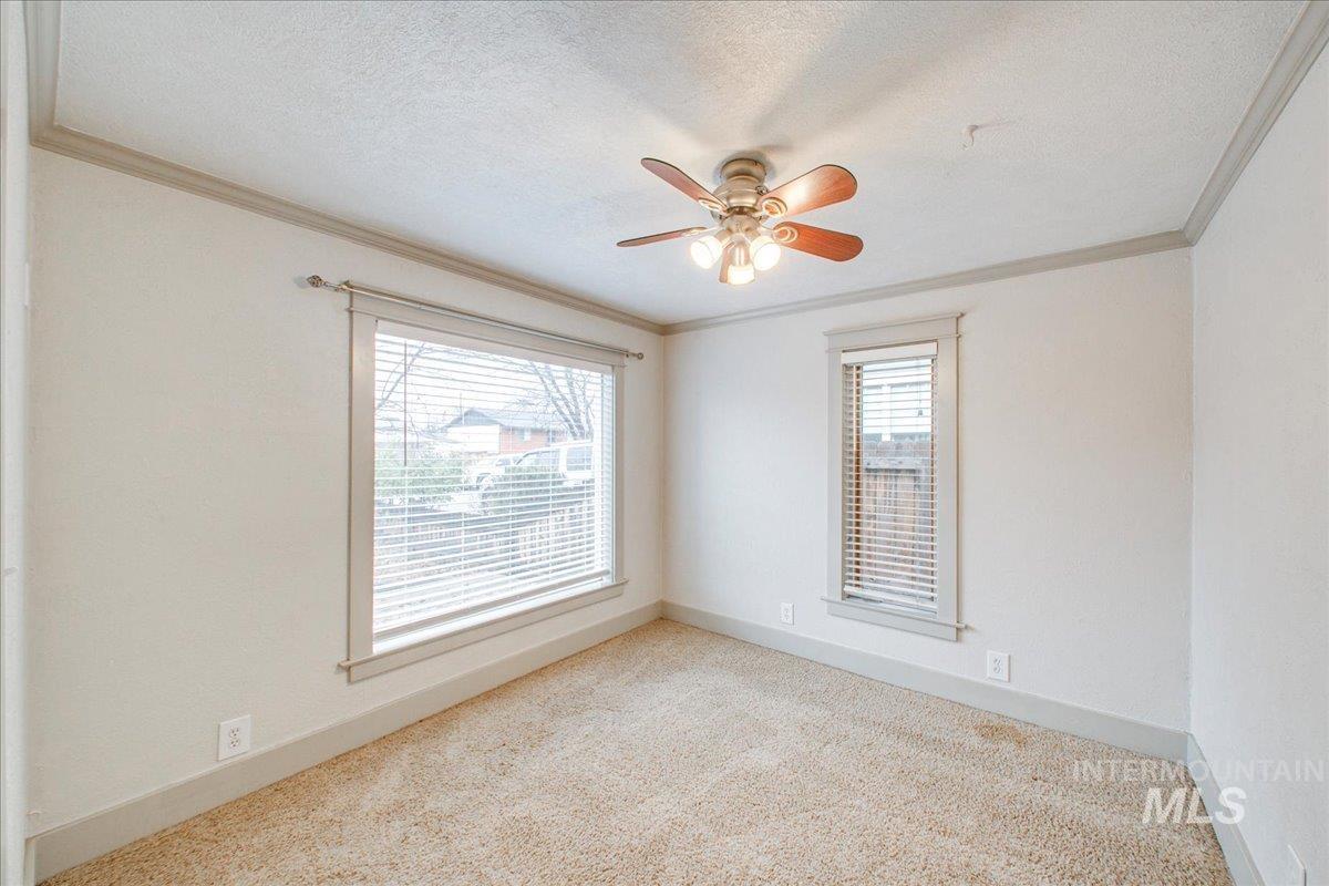 2719 W Woodlawn Property Photo 9