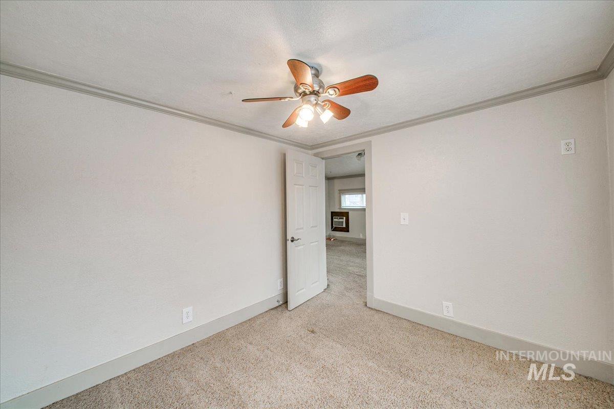 2719 W Woodlawn Property Photo 10