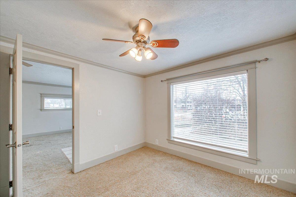2719 W Woodlawn Property Photo 11