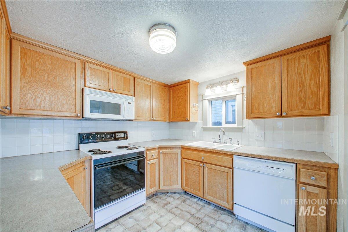 2719 W Woodlawn Property Photo 12