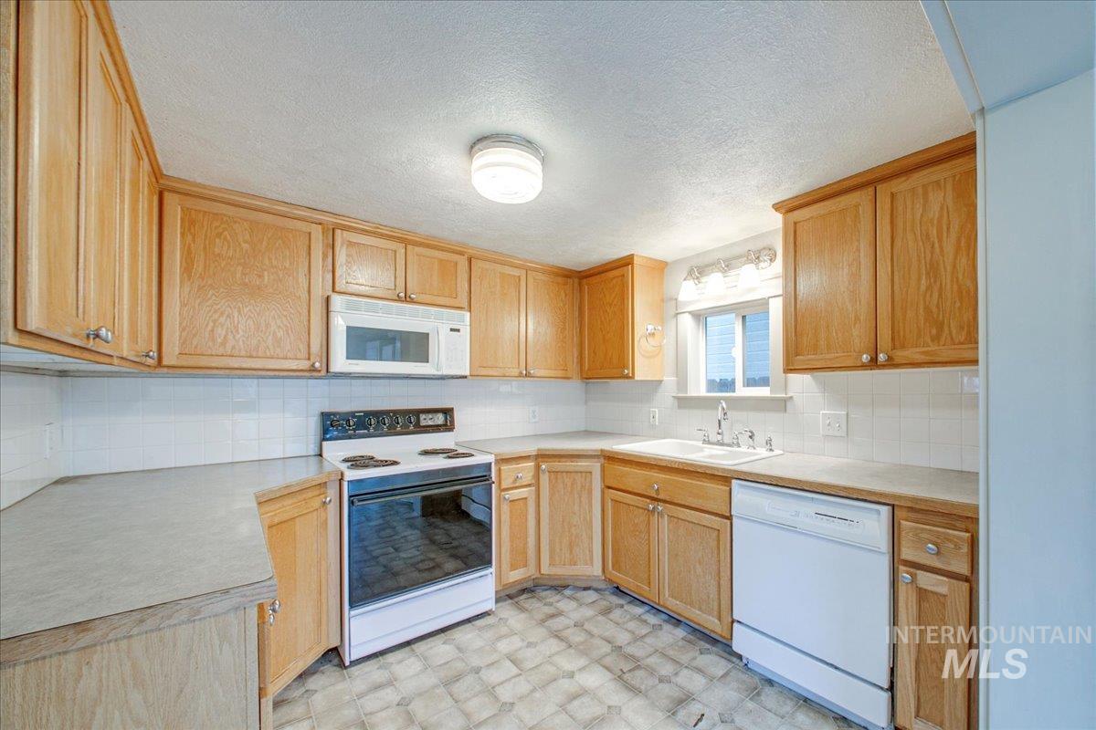 2719 W Woodlawn Property Photo 13