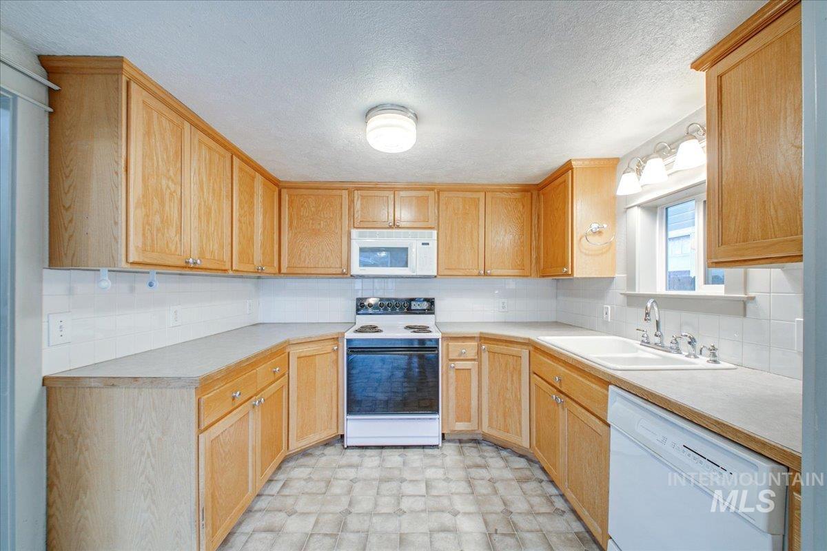2719 W Woodlawn Property Photo 14