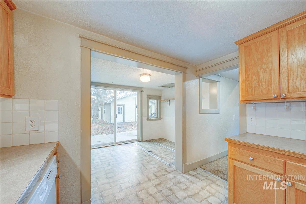 2719 W Woodlawn Property Photo 15