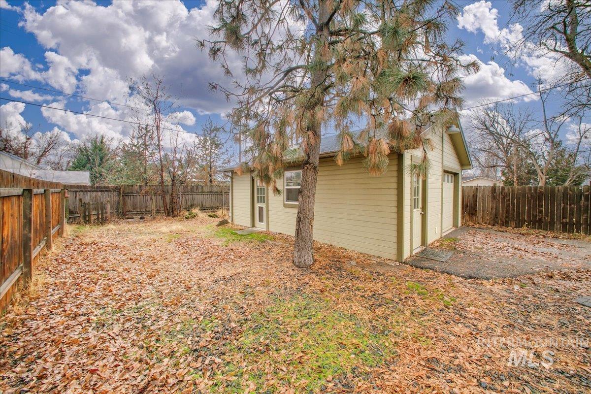 2719 W Woodlawn Property Photo 20
