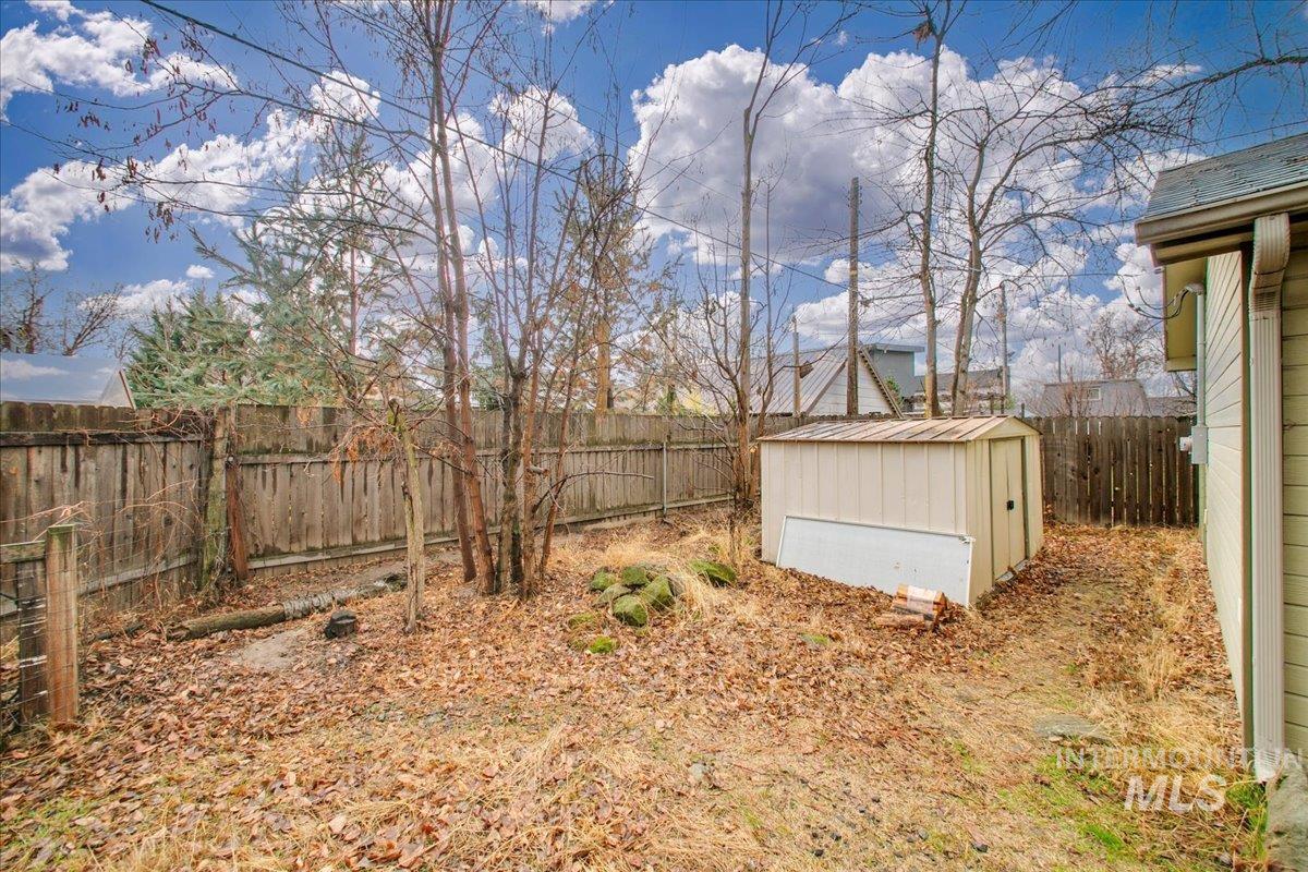 2719 W Woodlawn Property Photo 21